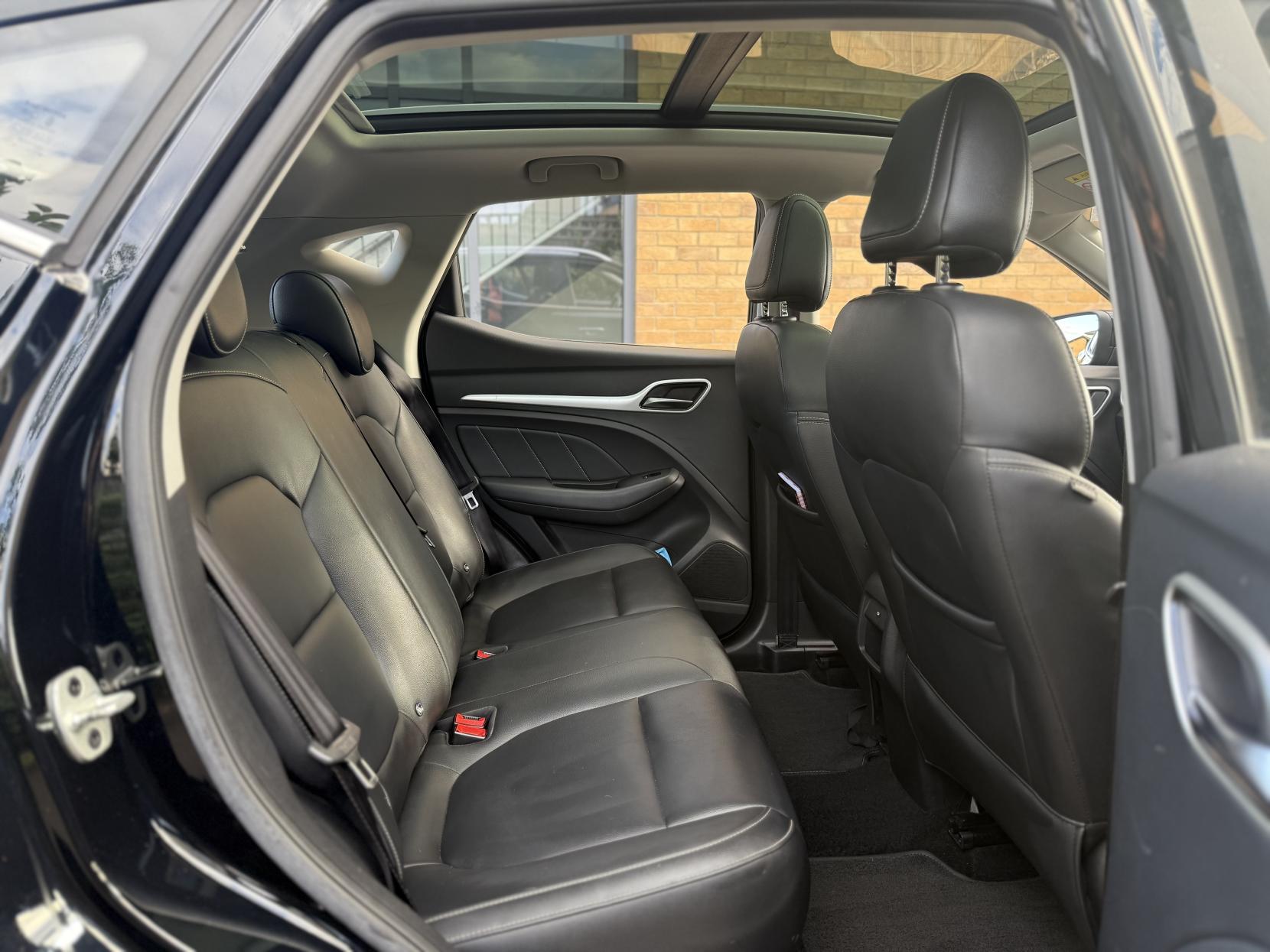 MG MG ZS 44.5kWh Exclusive SUV 5dr Electric Auto (143 ps)