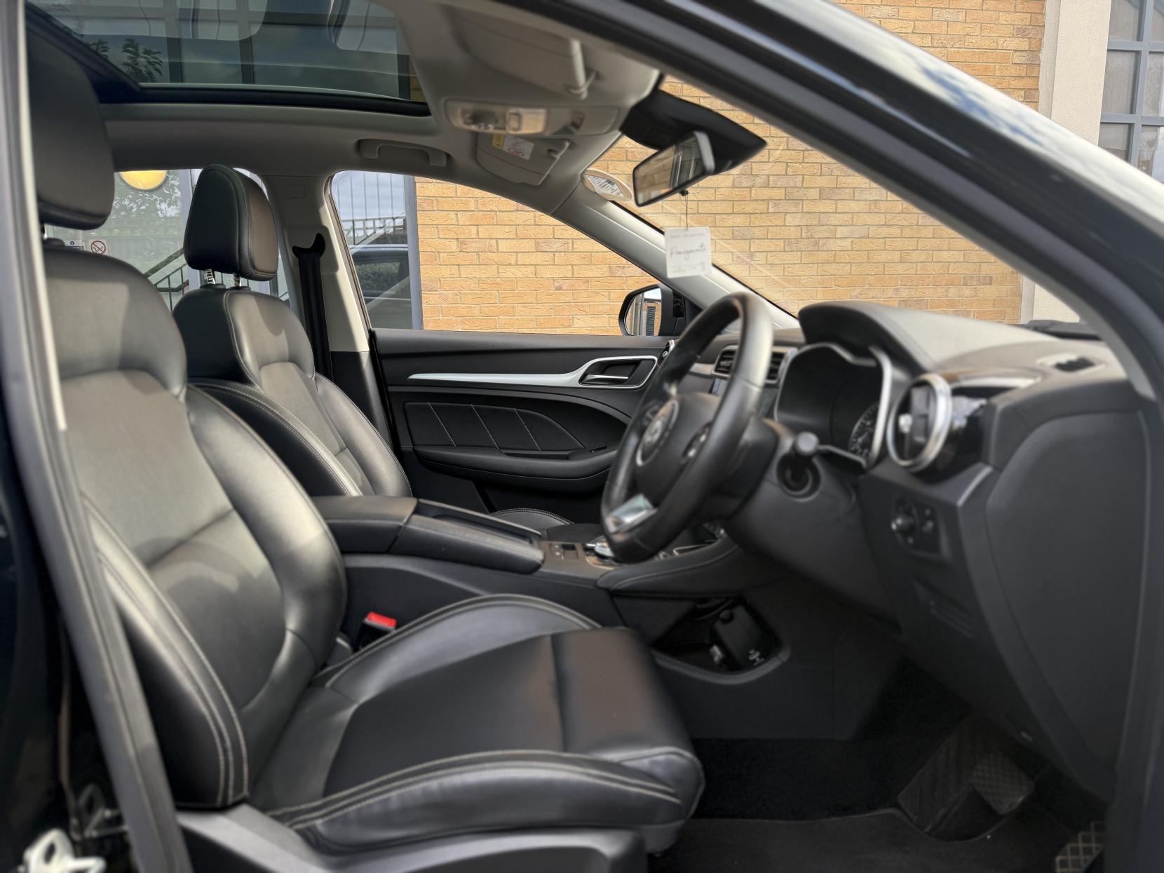 MG MG ZS 44.5kWh Exclusive SUV 5dr Electric Auto (143 ps)