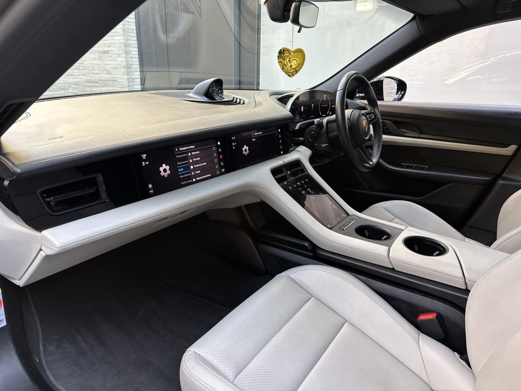 Porsche Taycan Performance Plus 93.4kWh Saloon 4dr Electric Auto RWD (476 ps)