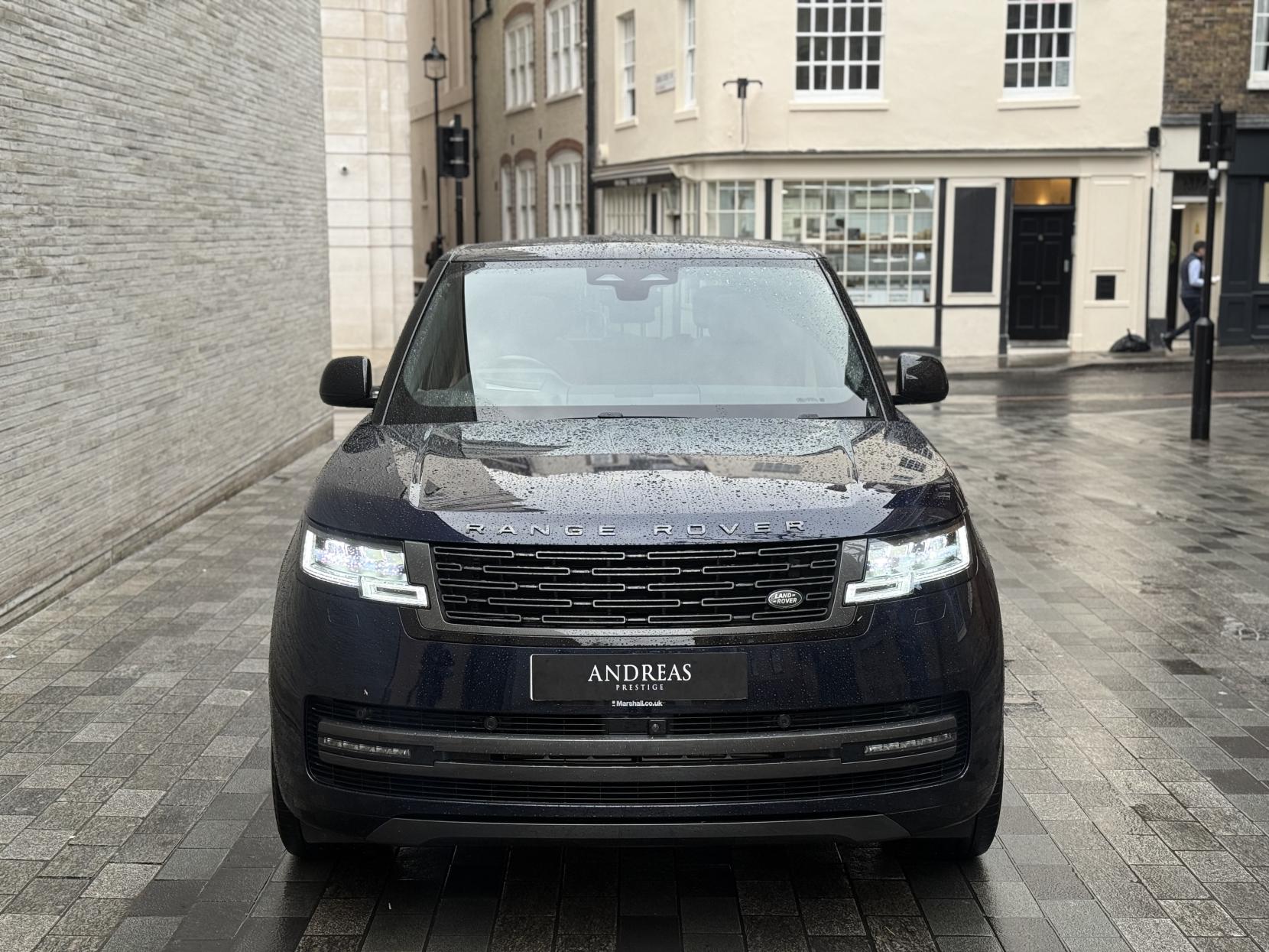 Land Rover Range Rover 3.0 D300 MHEV SE SUV 5dr Diesel Auto 4WD Euro 6 (s/s) (300 ps)