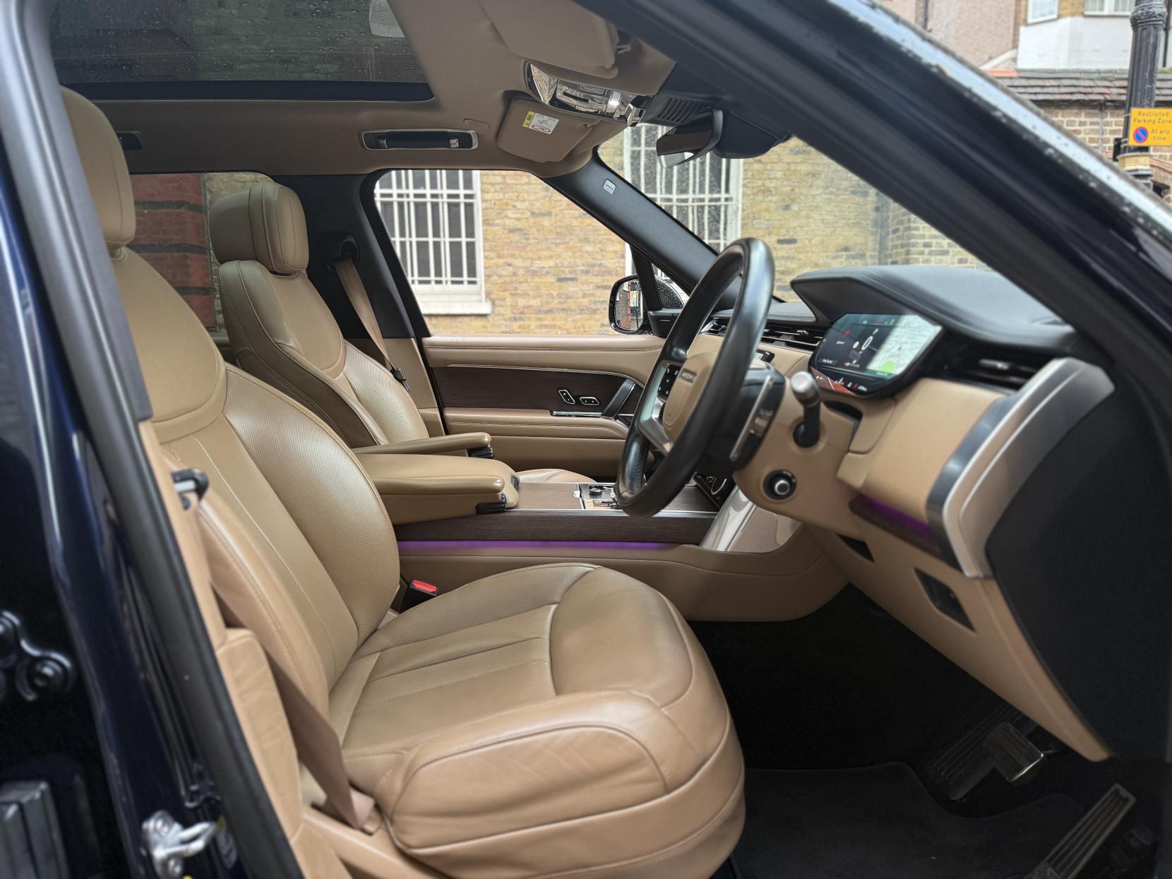 Land Rover Range Rover 3.0 D300 MHEV SE SUV 5dr Diesel Auto 4WD Euro 6 (s/s) (300 ps)