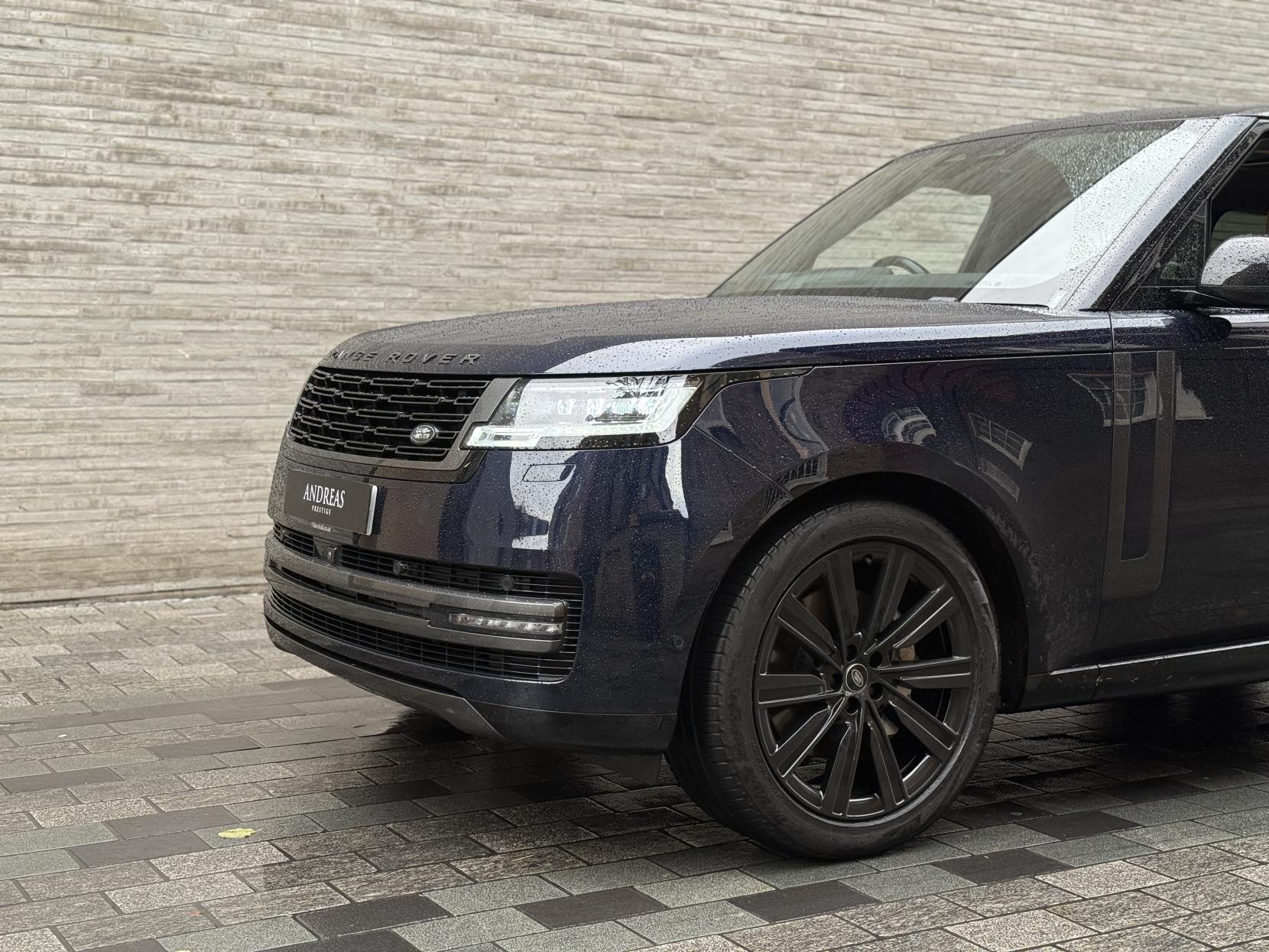 Land Rover Range Rover 3.0 D300 MHEV SE SUV 5dr Diesel Auto 4WD Euro 6 (s/s) (300 ps)