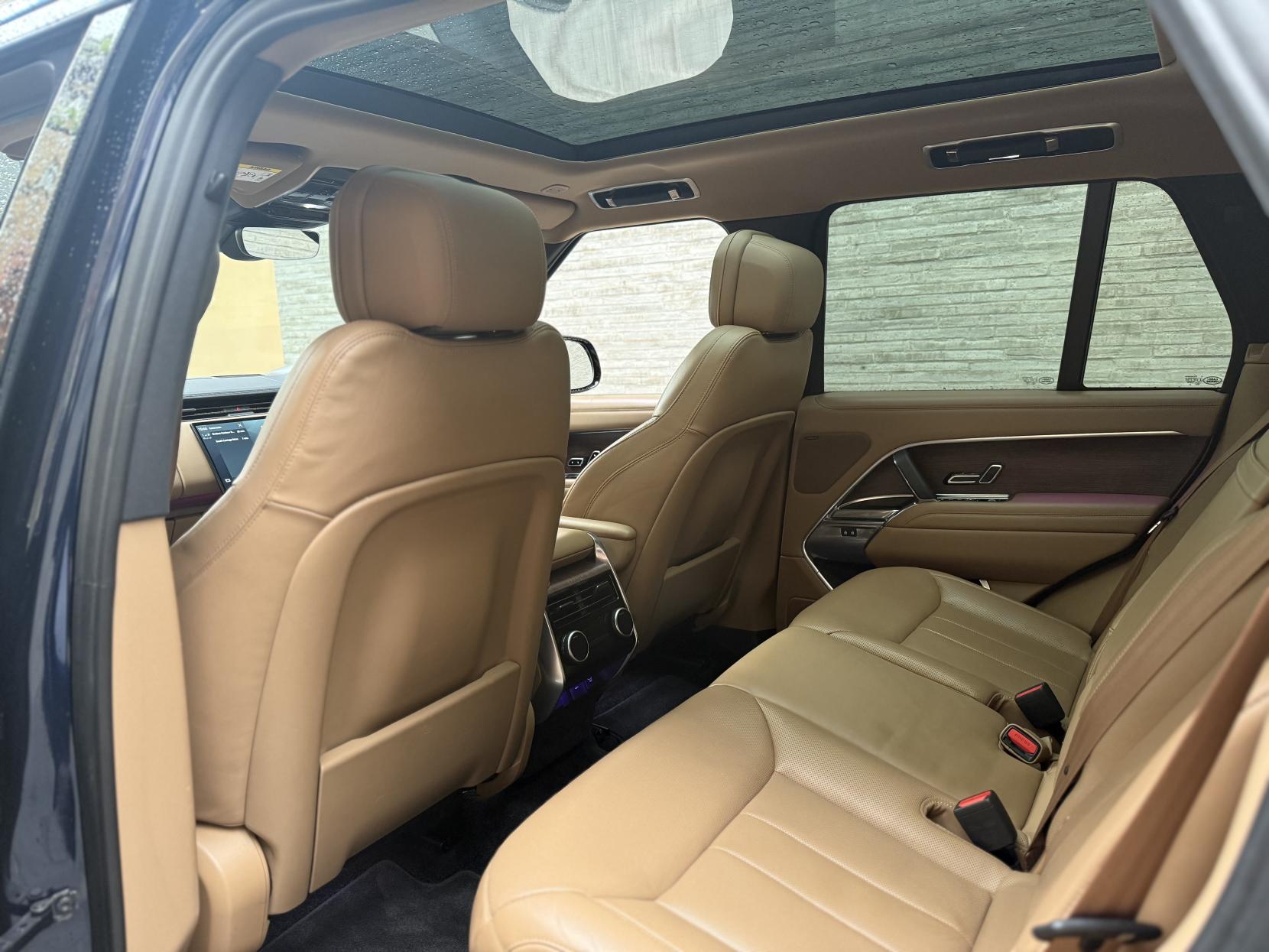 Land Rover Range Rover 3.0 D300 MHEV SE SUV 5dr Diesel Auto 4WD Euro 6 (s/s) (300 ps)