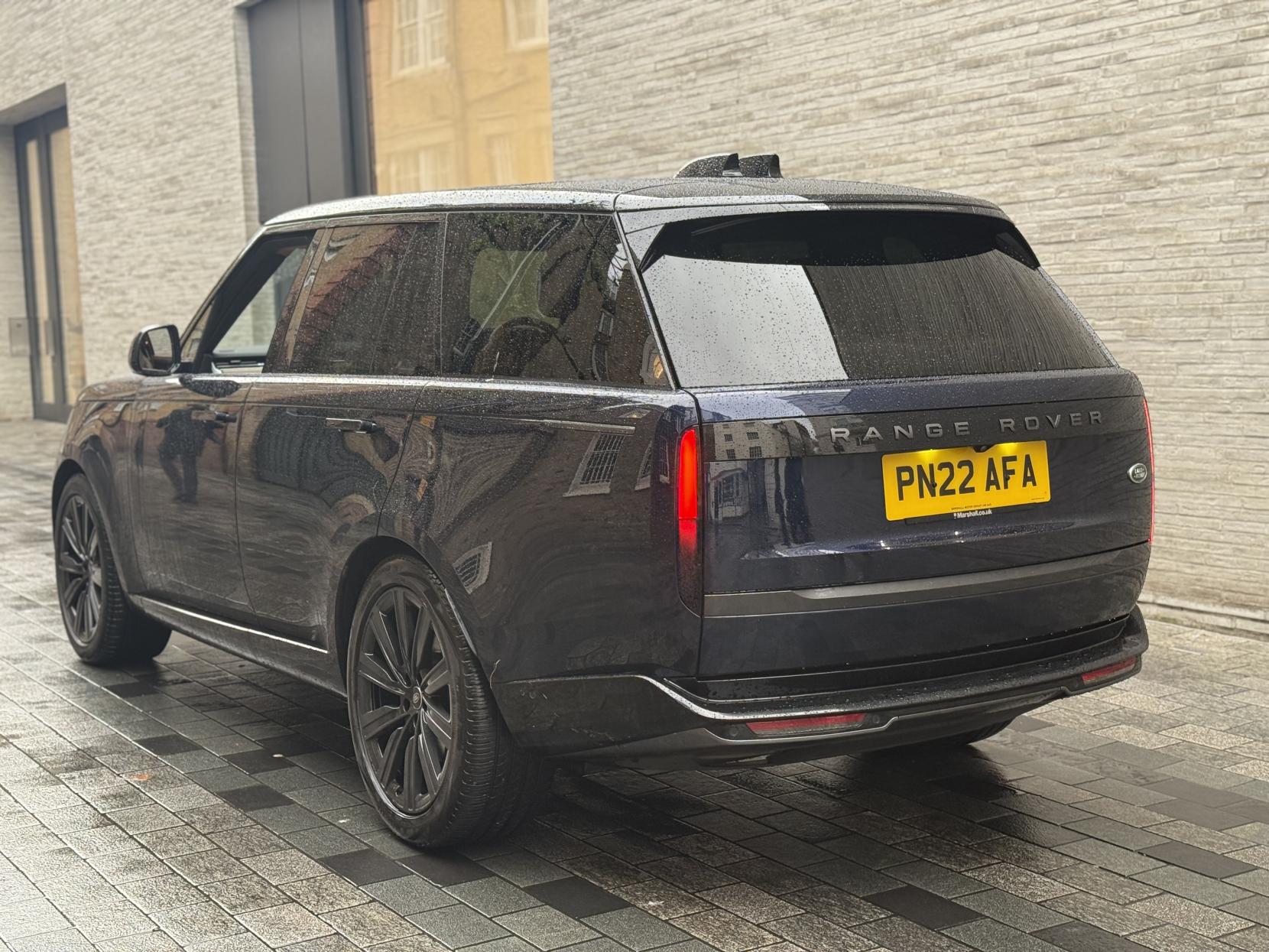 Land Rover Range Rover 3.0 D300 MHEV SE SUV 5dr Diesel Auto 4WD Euro 6 (s/s) (300 ps)