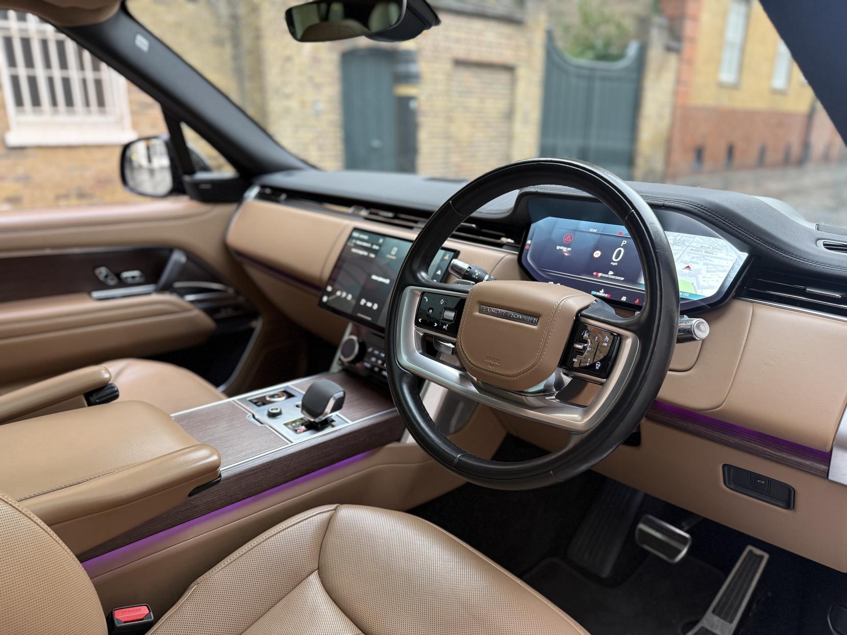 Land Rover Range Rover 3.0 D300 MHEV SE SUV 5dr Diesel Auto 4WD Euro 6 (s/s) (300 ps)