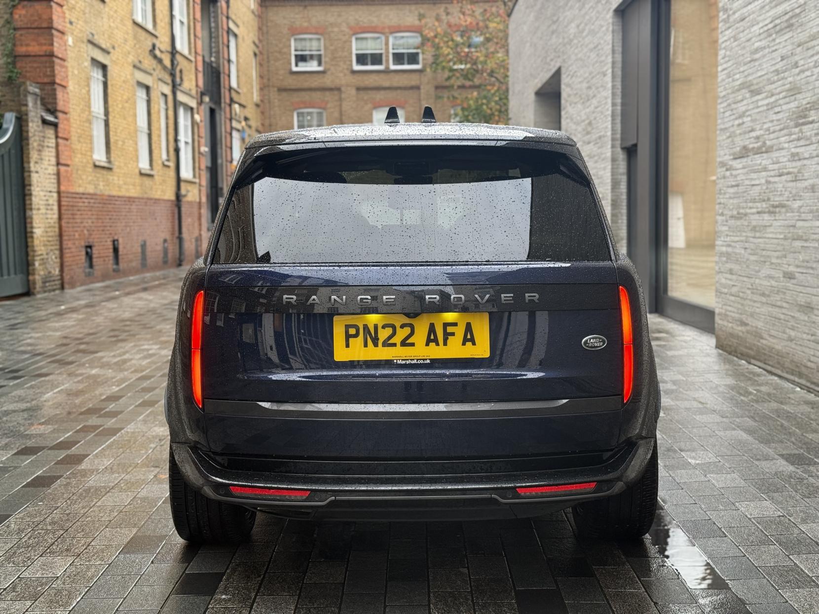 Land Rover Range Rover 3.0 D300 MHEV SE SUV 5dr Diesel Auto 4WD Euro 6 (s/s) (300 ps)