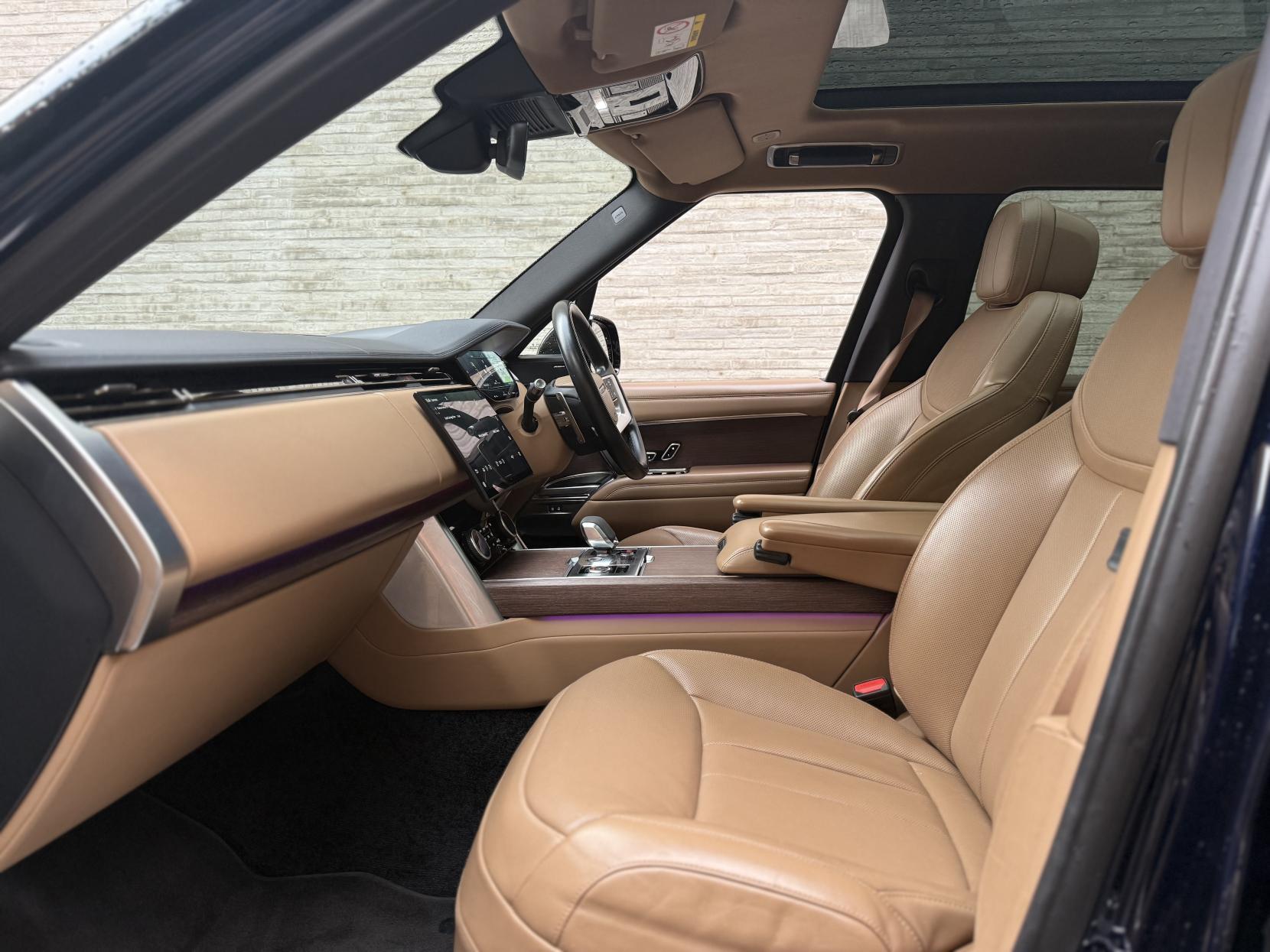 Land Rover Range Rover 3.0 D300 MHEV SE SUV 5dr Diesel Auto 4WD Euro 6 (s/s) (300 ps)