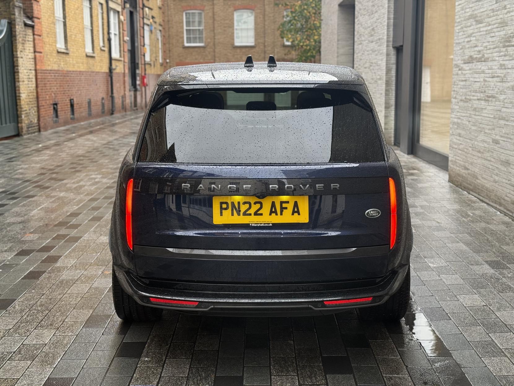 Land Rover Range Rover 3.0 D300 MHEV SE SUV 5dr Diesel Auto 4WD Euro 6 (s/s) (300 ps)