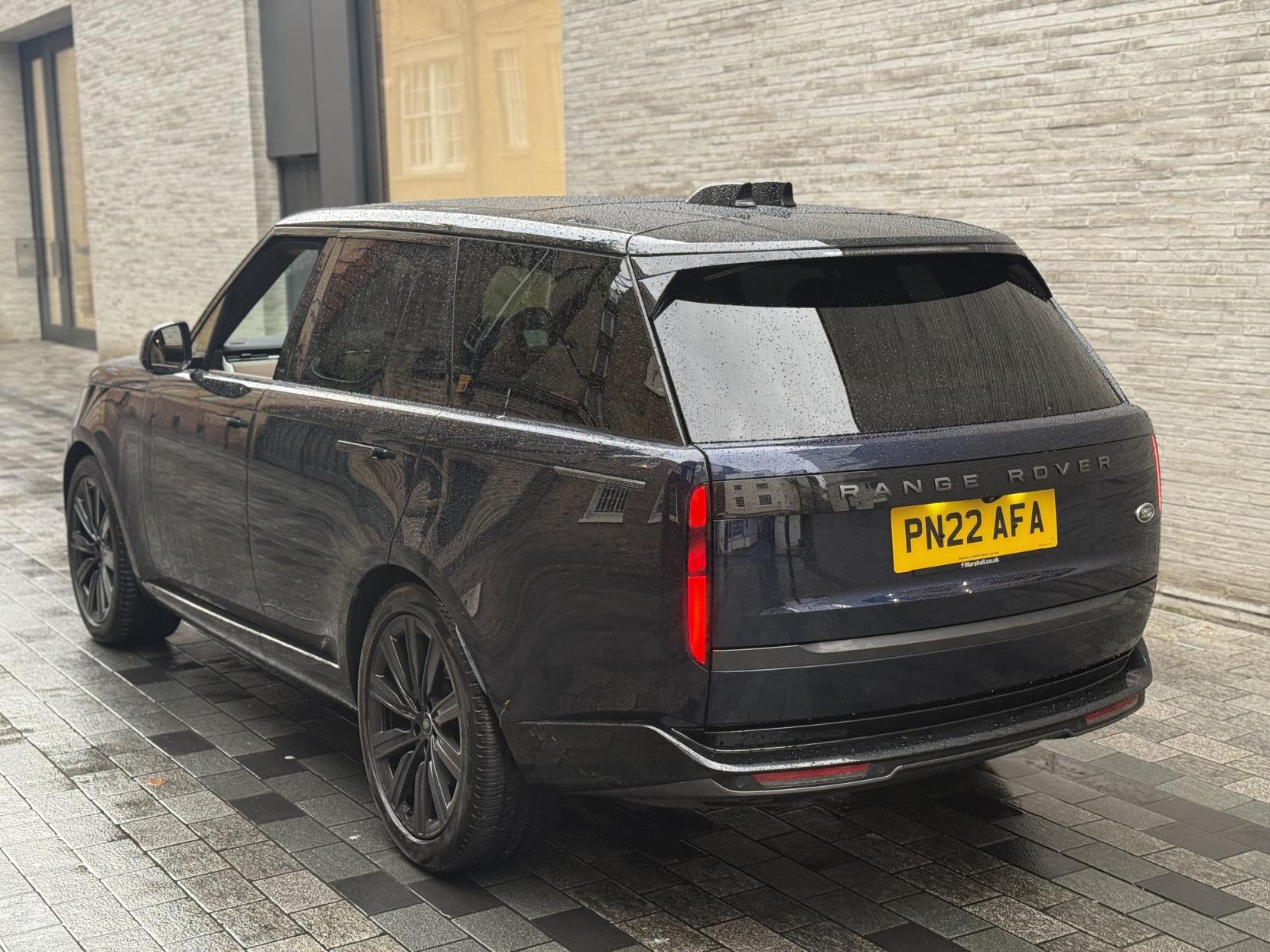 Land Rover Range Rover 3.0 D300 MHEV SE SUV 5dr Diesel Auto 4WD Euro 6 (s/s) (300 ps)