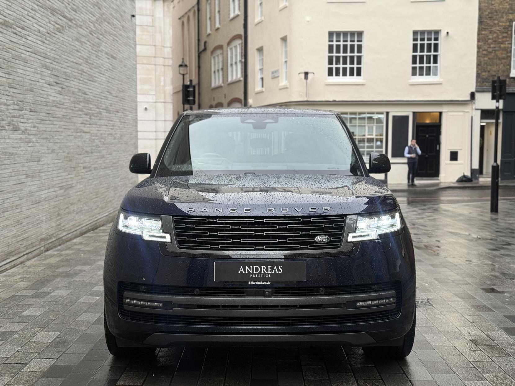 Land Rover Range Rover 3.0 D300 MHEV SE SUV 5dr Diesel Auto 4WD Euro 6 (s/s) (300 ps)