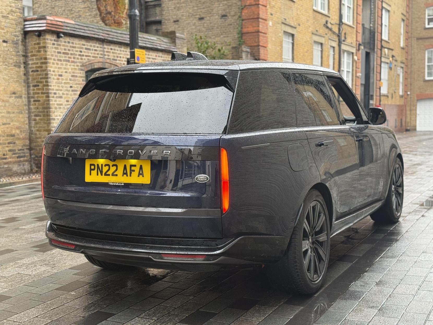 Land Rover Range Rover 3.0 D300 MHEV SE SUV 5dr Diesel Auto 4WD Euro 6 (s/s) (300 ps)