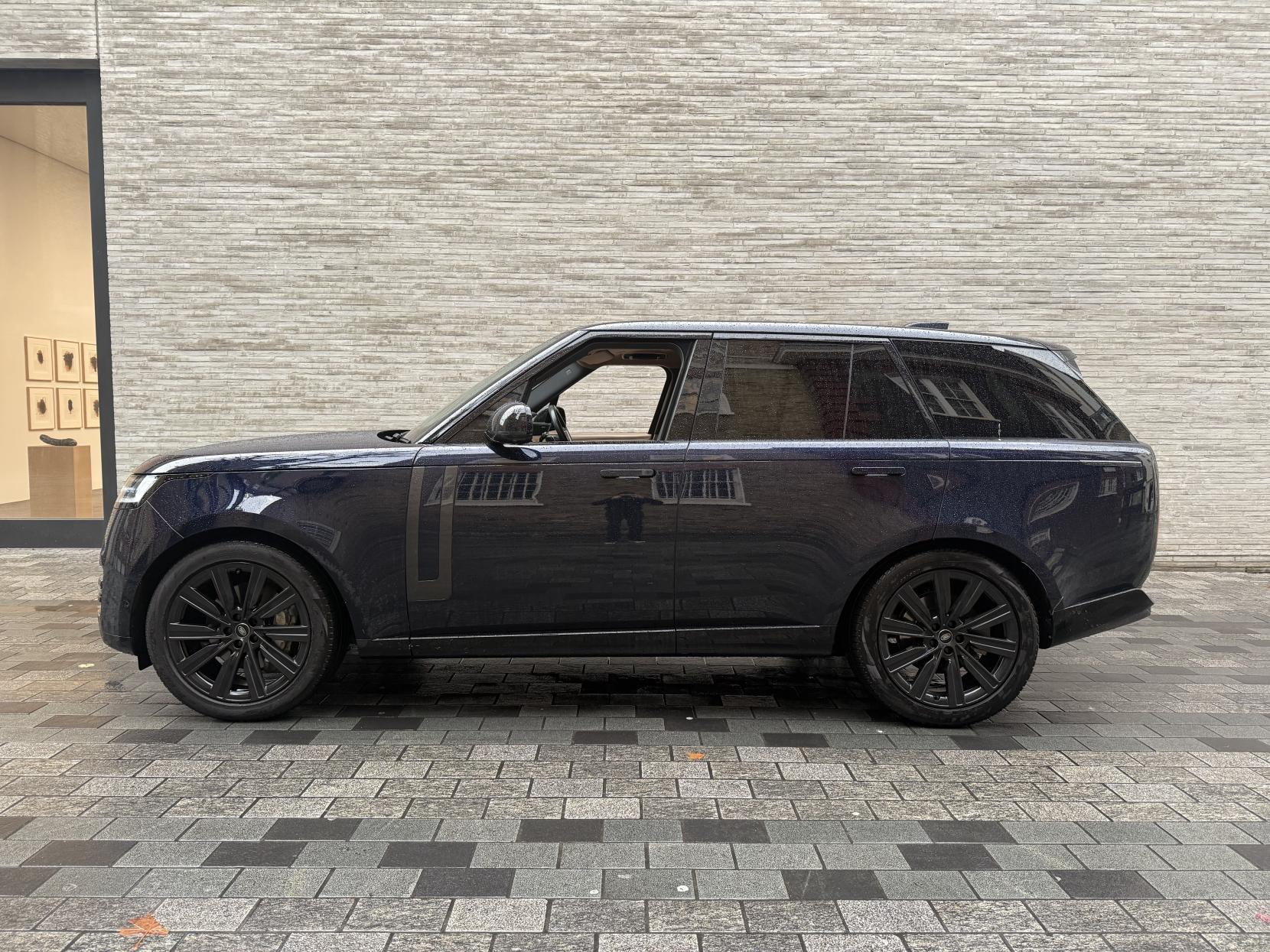 Land Rover Range Rover 3.0 D300 MHEV SE SUV 5dr Diesel Auto 4WD Euro 6 (s/s) (300 ps)