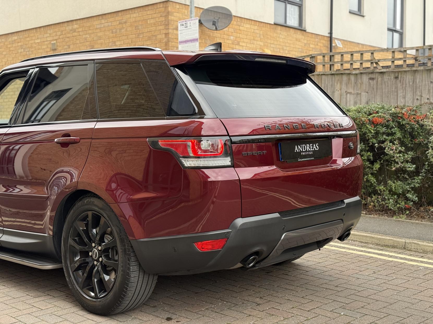 Land Rover Range Rover Sport 3.0 SD V6 HSE SUV 5dr Diesel Auto 4WD Euro 6 (s/s) (306 ps)