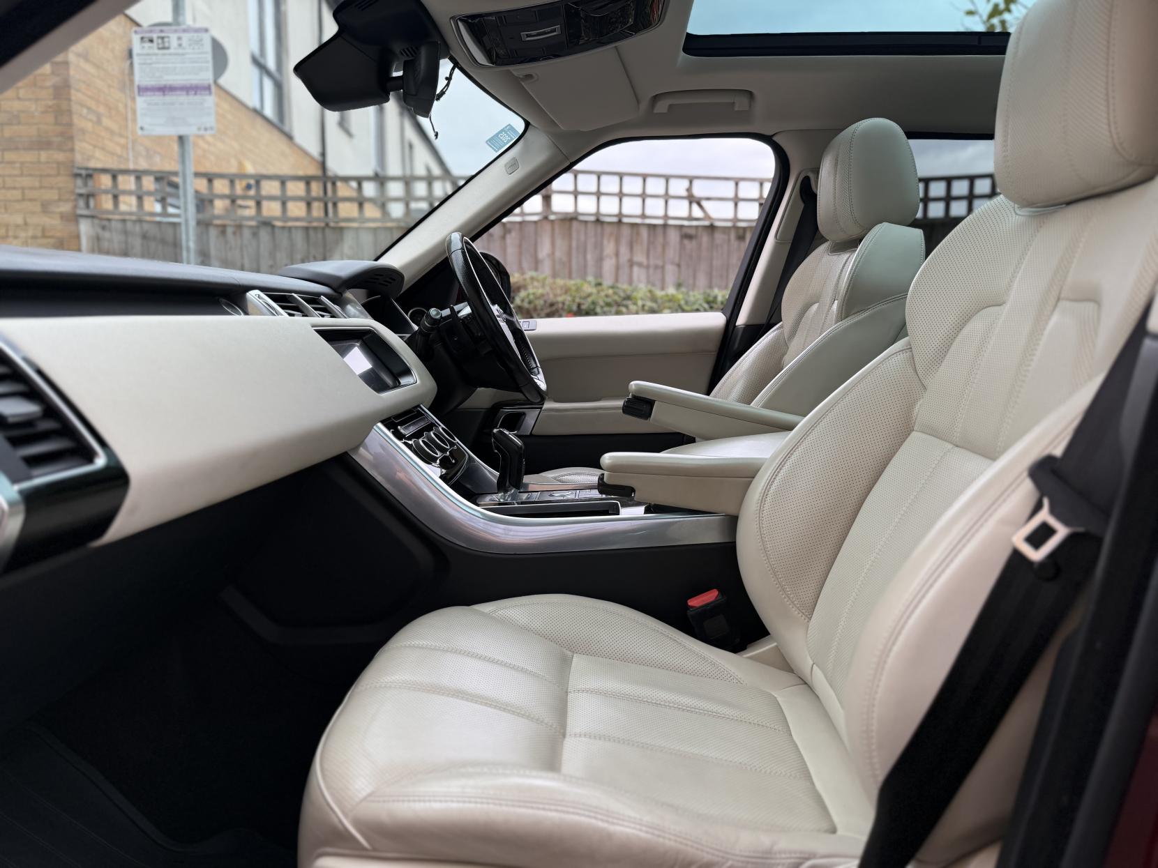 Land Rover Range Rover Sport 3.0 SD V6 HSE SUV 5dr Diesel Auto 4WD Euro 6 (s/s) (306 ps)