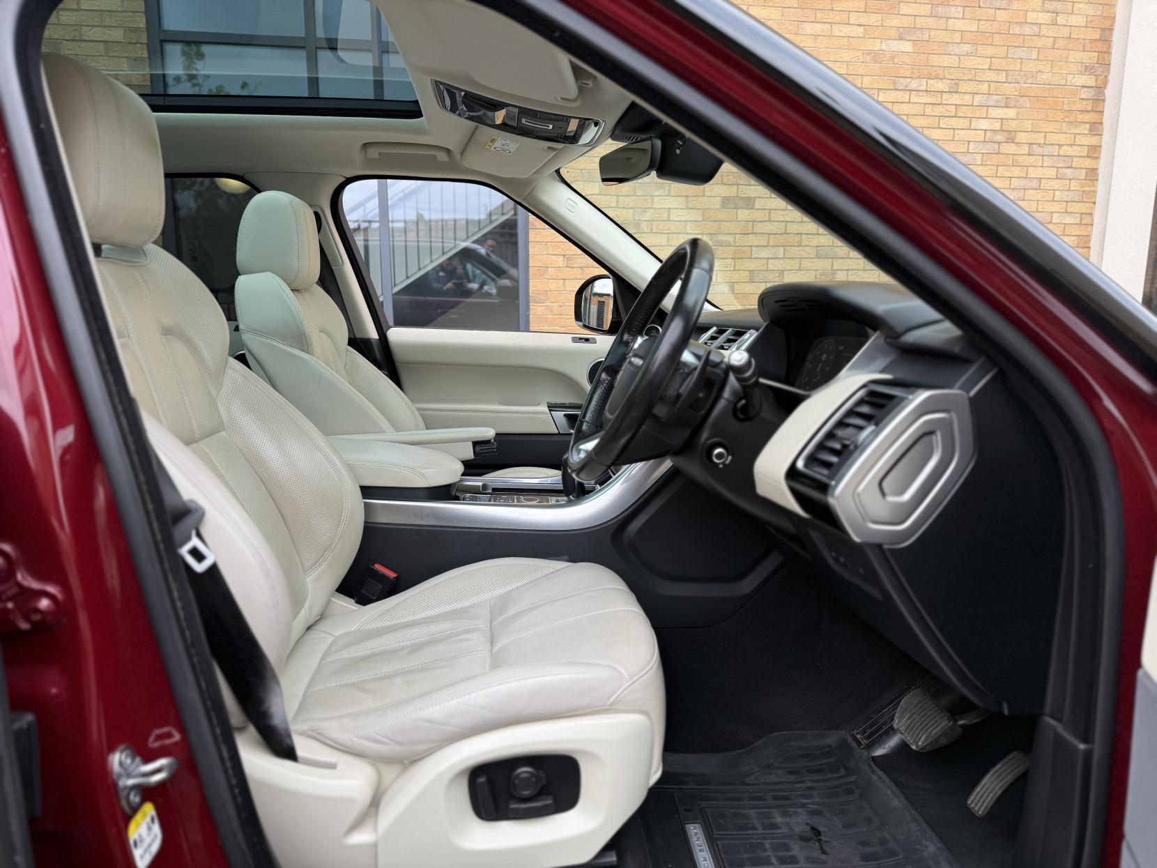 Land Rover Range Rover Sport 3.0 SD V6 HSE SUV 5dr Diesel Auto 4WD Euro 6 (s/s) (306 ps)