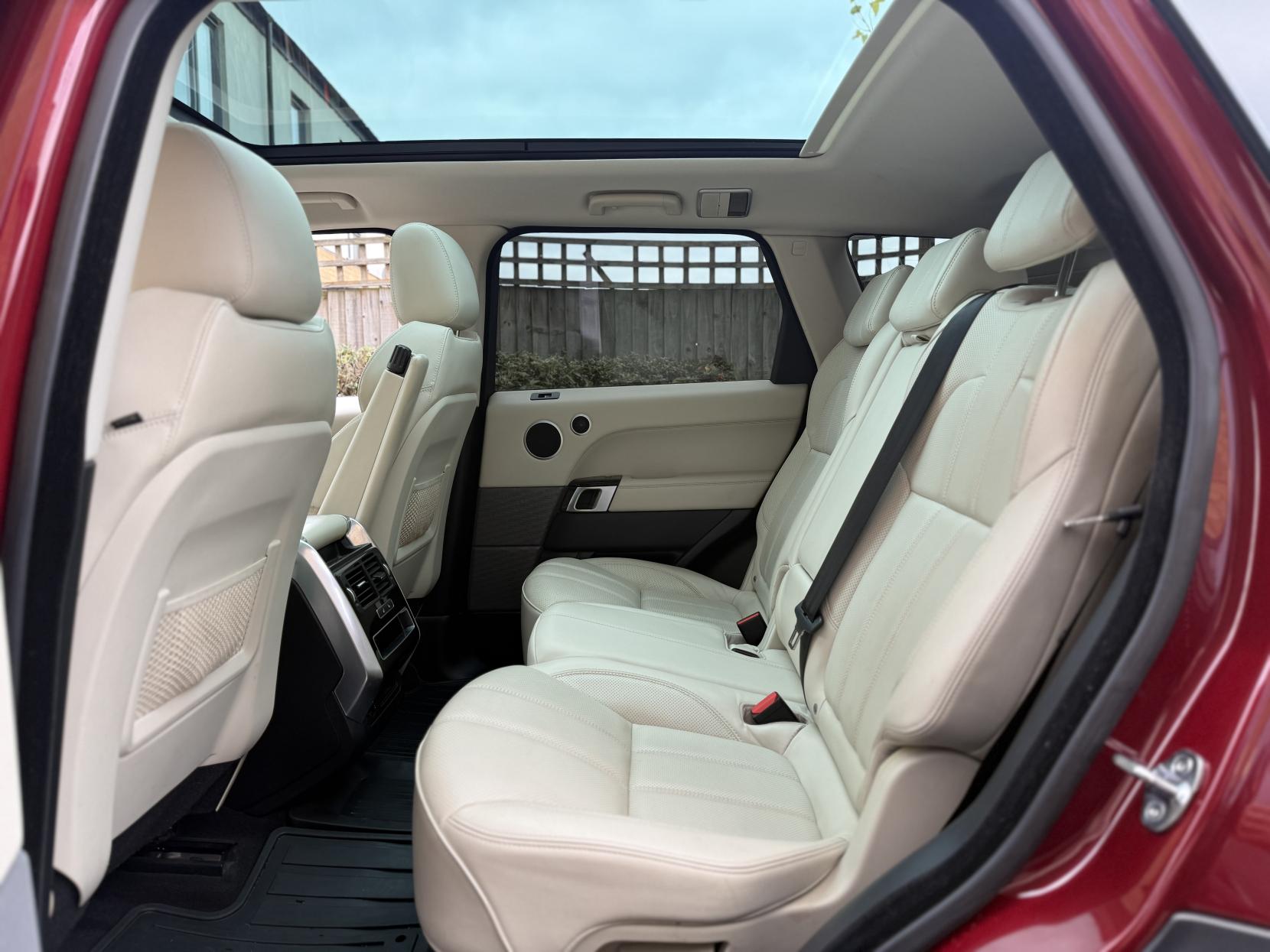 Land Rover Range Rover Sport 3.0 SD V6 HSE SUV 5dr Diesel Auto 4WD Euro 6 (s/s) (306 ps)