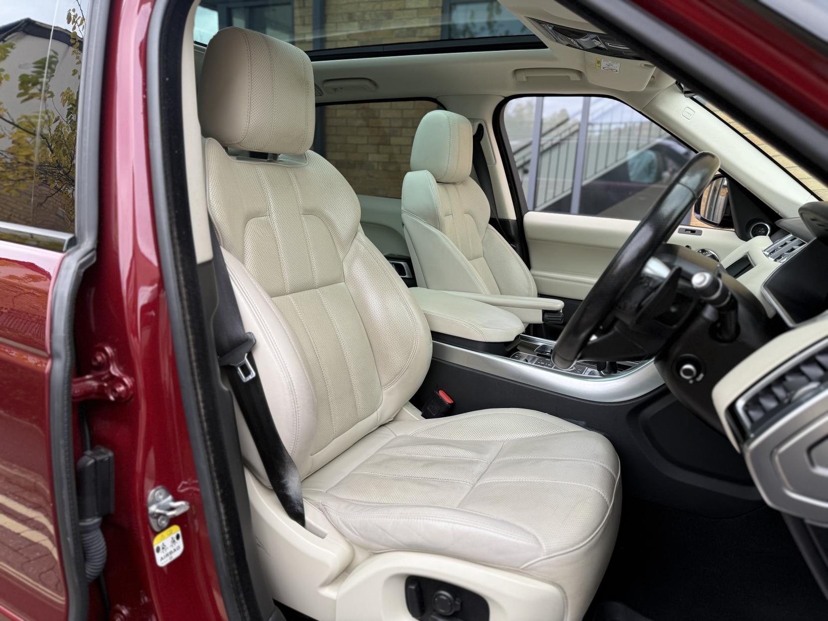 Land Rover Range Rover Sport 3.0 SD V6 HSE SUV 5dr Diesel Auto 4WD Euro 6 (s/s) (306 ps)