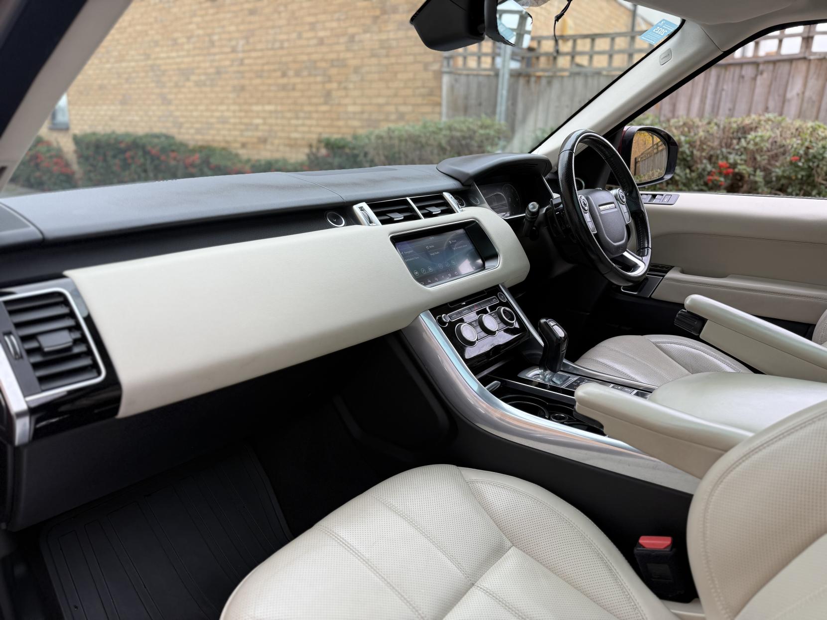 Land Rover Range Rover Sport 3.0 SD V6 HSE SUV 5dr Diesel Auto 4WD Euro 6 (s/s) (306 ps)