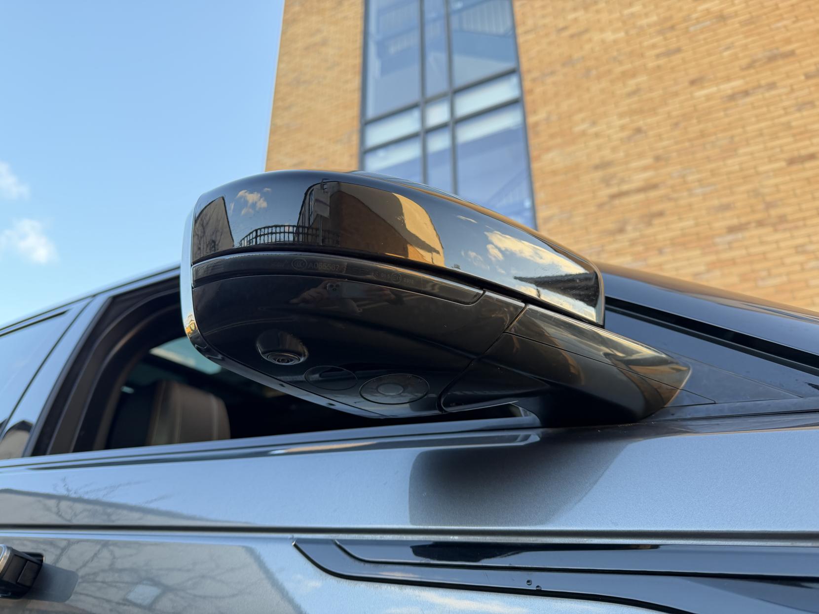 Land Rover Range Rover Velar 2.0 D180 R-Dynamic SE SUV 5dr Diesel Auto 4WD Euro 6 (s/s) (180 ps)