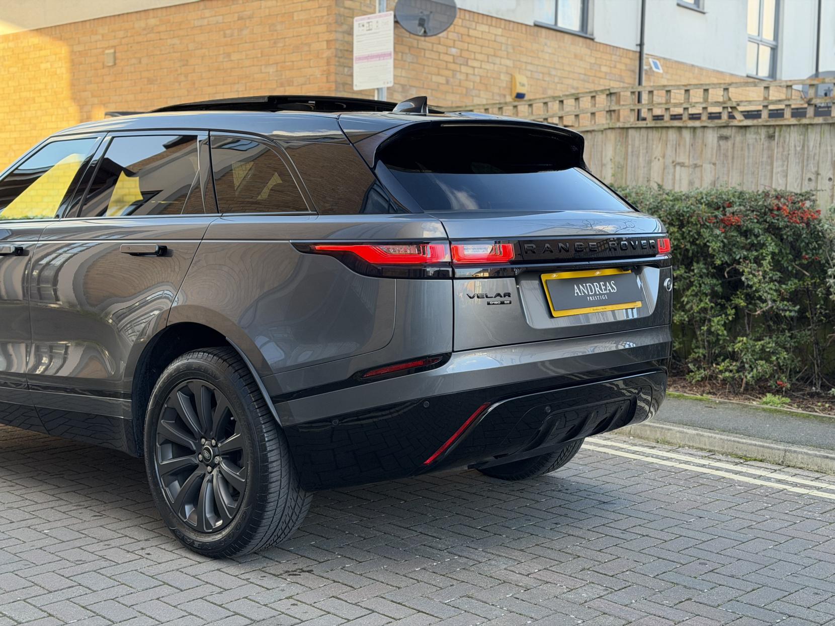Land Rover Range Rover Velar 2.0 D180 R-Dynamic SE SUV 5dr Diesel Auto 4WD Euro 6 (s/s) (180 ps)