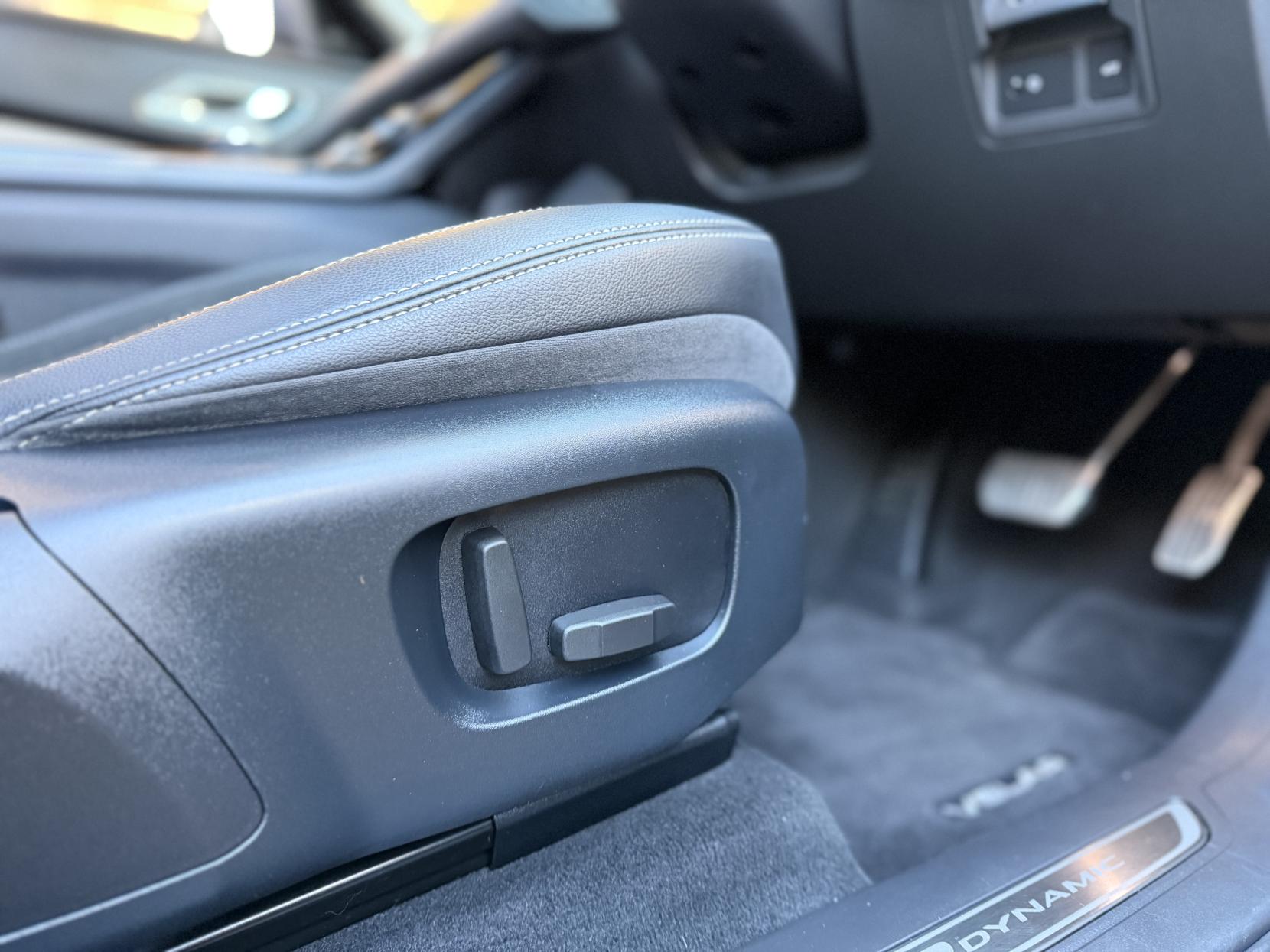 Land Rover Range Rover Velar 2.0 D180 R-Dynamic SE SUV 5dr Diesel Auto 4WD Euro 6 (s/s) (180 ps)