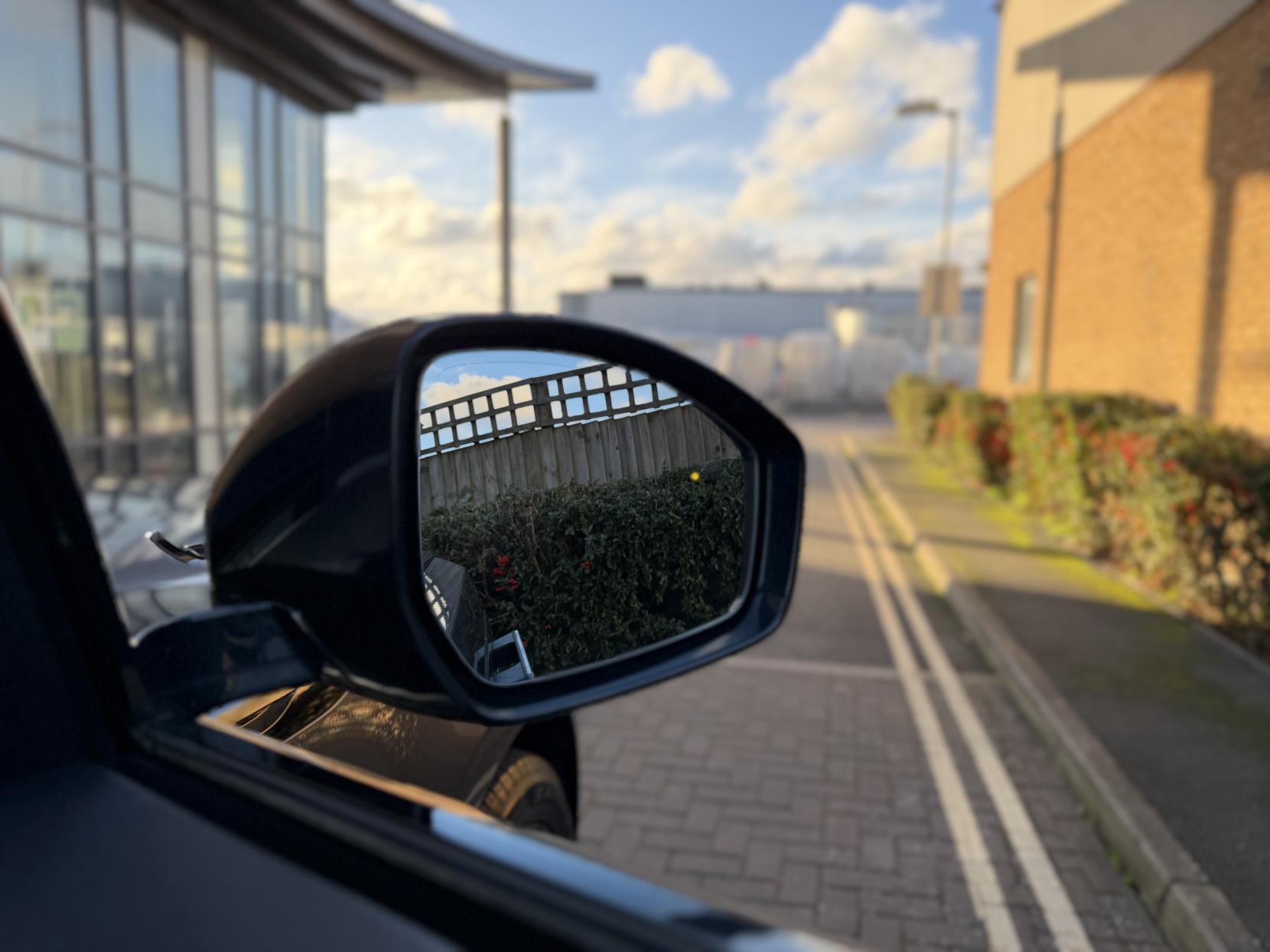 Land Rover Range Rover Velar 2.0 D180 R-Dynamic SE SUV 5dr Diesel Auto 4WD Euro 6 (s/s) (180 ps)