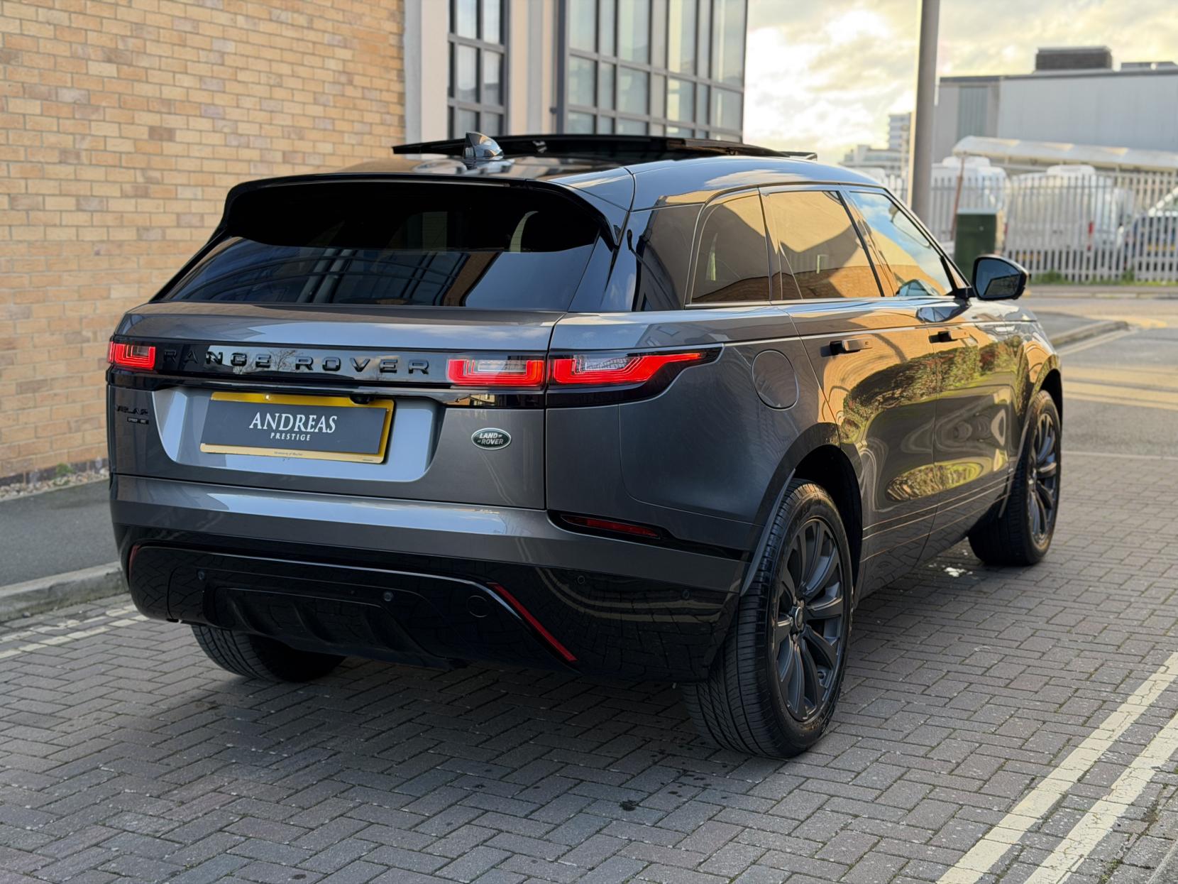 Land Rover Range Rover Velar 2.0 D180 R-Dynamic SE SUV 5dr Diesel Auto 4WD Euro 6 (s/s) (180 ps)