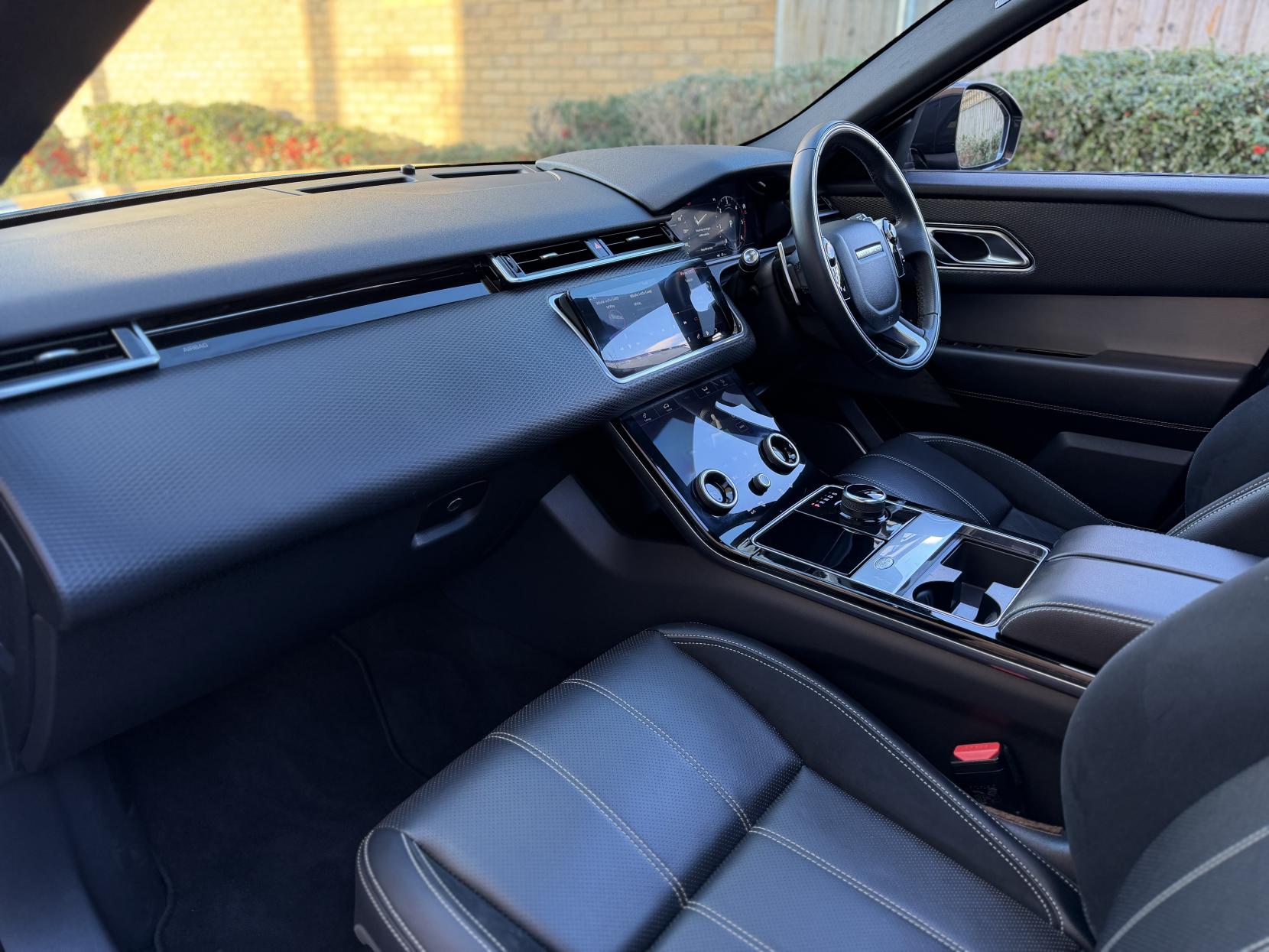 Land Rover Range Rover Velar 2.0 D180 R-Dynamic SE SUV 5dr Diesel Auto 4WD Euro 6 (s/s) (180 ps)