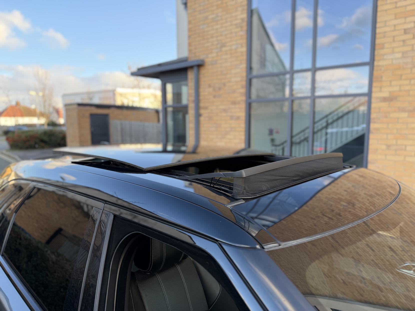 Land Rover Range Rover Velar 2.0 D180 R-Dynamic SE SUV 5dr Diesel Auto 4WD Euro 6 (s/s) (180 ps)