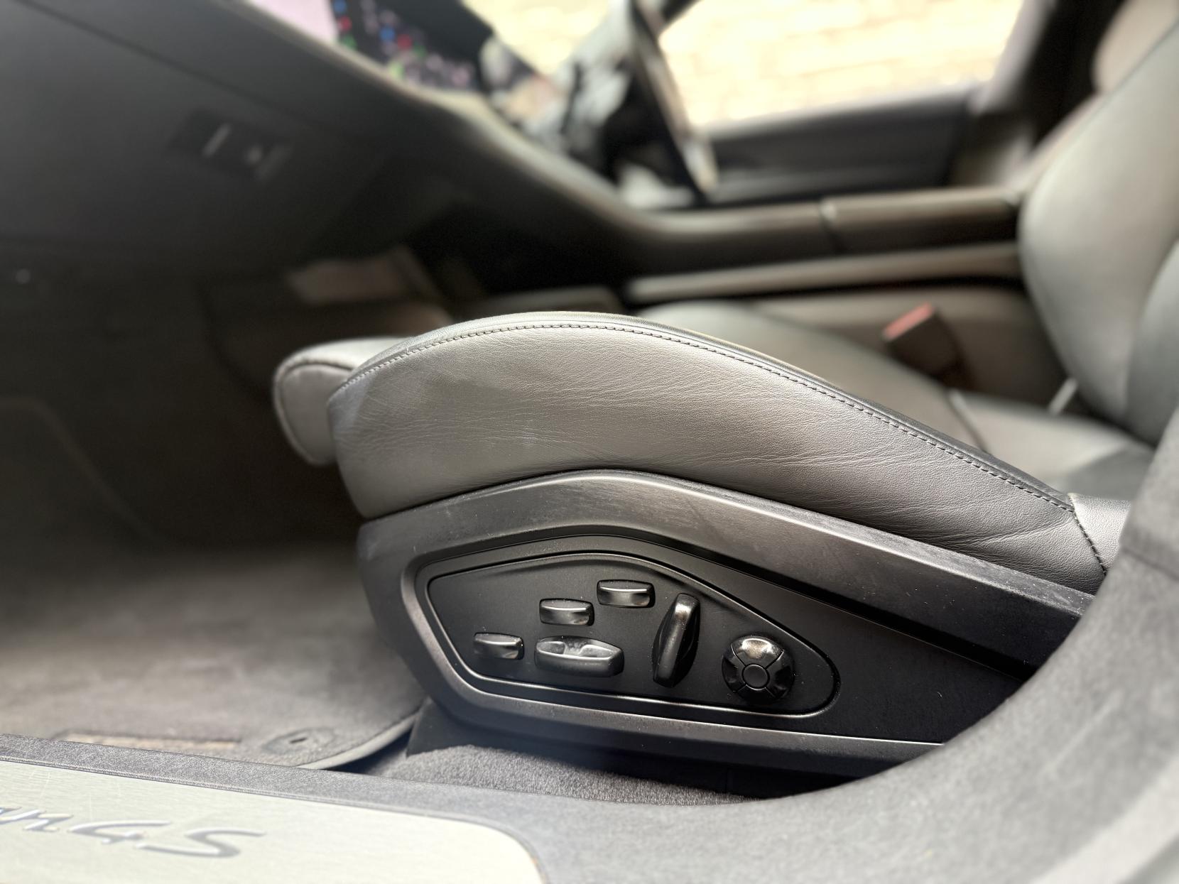 Porsche Taycan Performance Plus 93.4kWh 4S Saloon 4dr Electric Auto 4WD (571 ps)