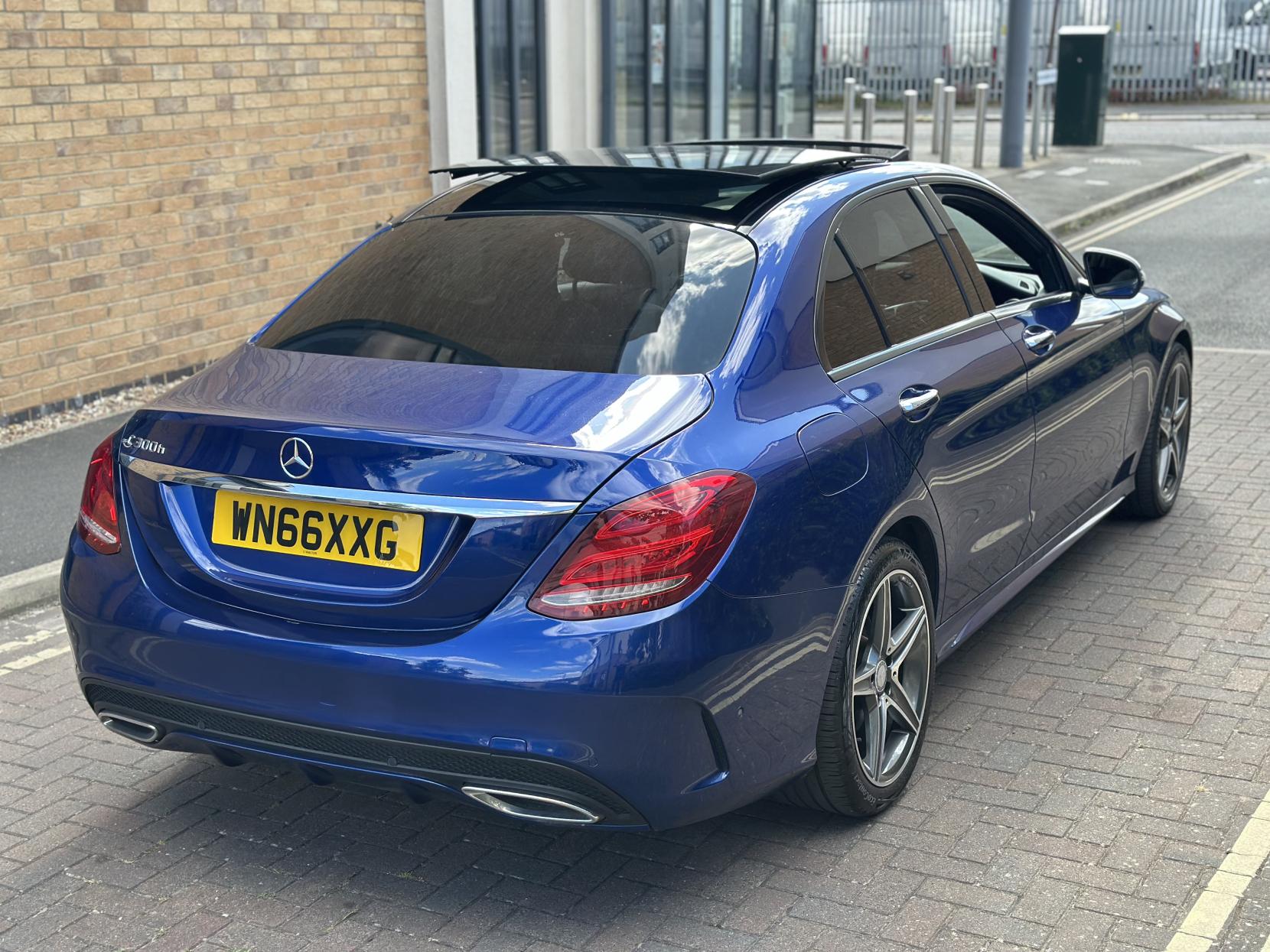 Mercedes-Benz C Class 2.1 C300dh AMG Line (Premium Plus) Saloon 4dr Diesel Hybrid G-Tronic+ Euro 6 (s/s) (231 ps)