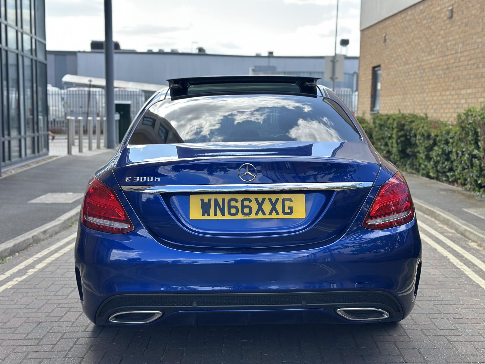 Mercedes-Benz C Class 2.1 C300dh AMG Line (Premium Plus) Saloon 4dr Diesel Hybrid G-Tronic+ Euro 6 (s/s) (231 ps)