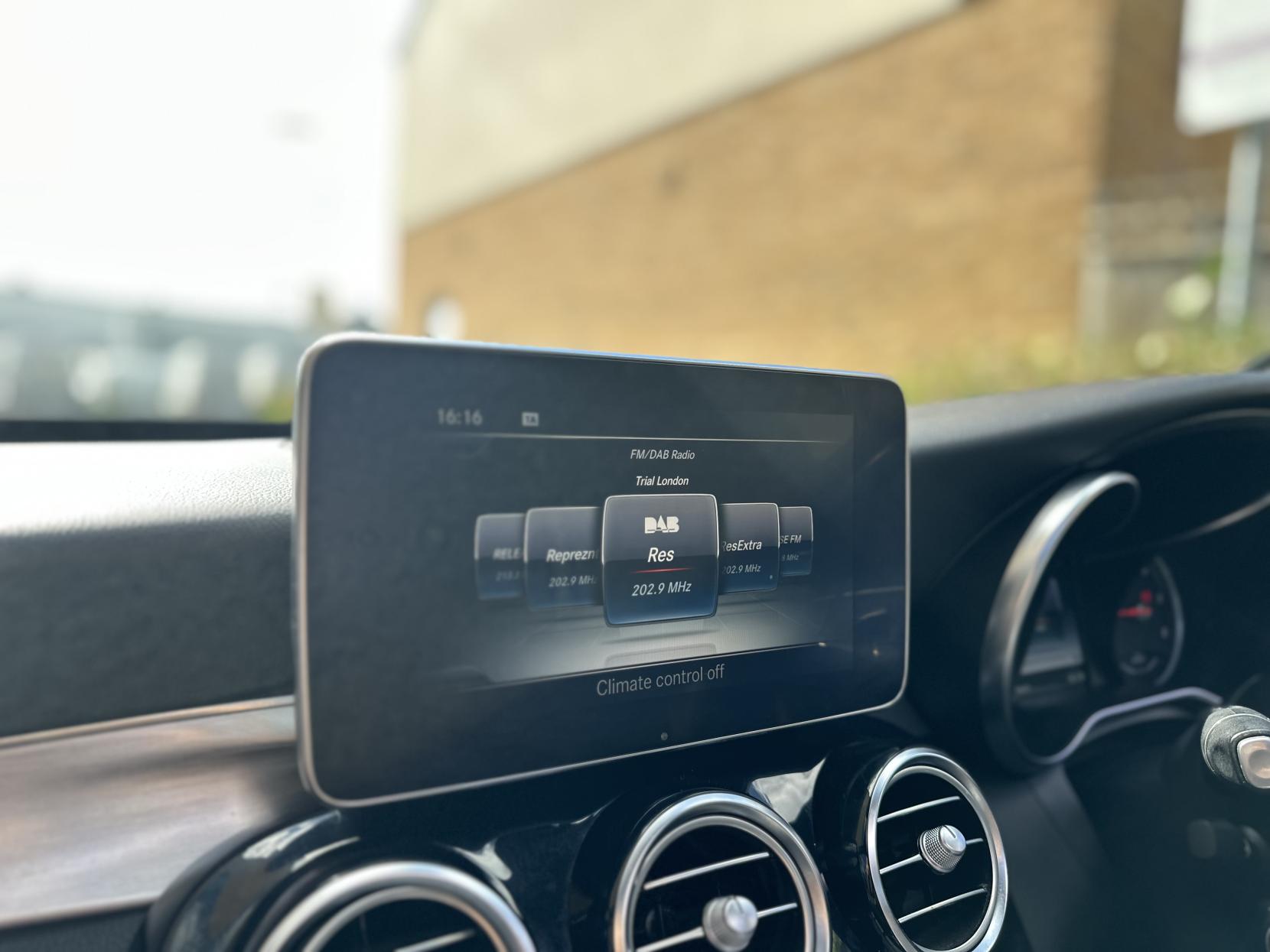 Mercedes-Benz C Class 2.1 C300dh AMG Line (Premium Plus) Saloon 4dr Diesel Hybrid G-Tronic+ Euro 6 (s/s) (231 ps)