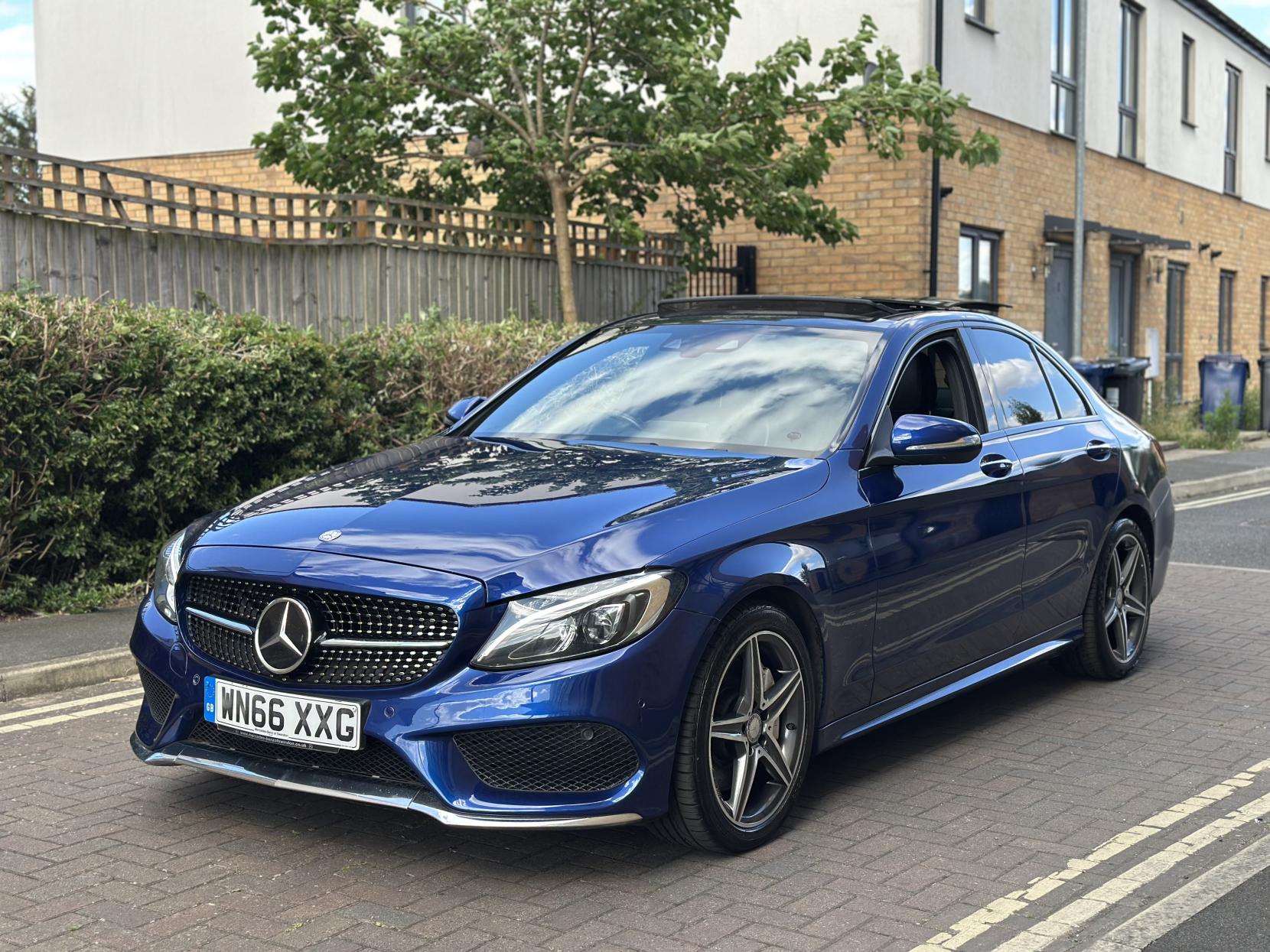 Mercedes-Benz C Class 2.1 C300dh AMG Line (Premium Plus) Saloon 4dr Diesel Hybrid G-Tronic+ Euro 6 (s/s) (231 ps)