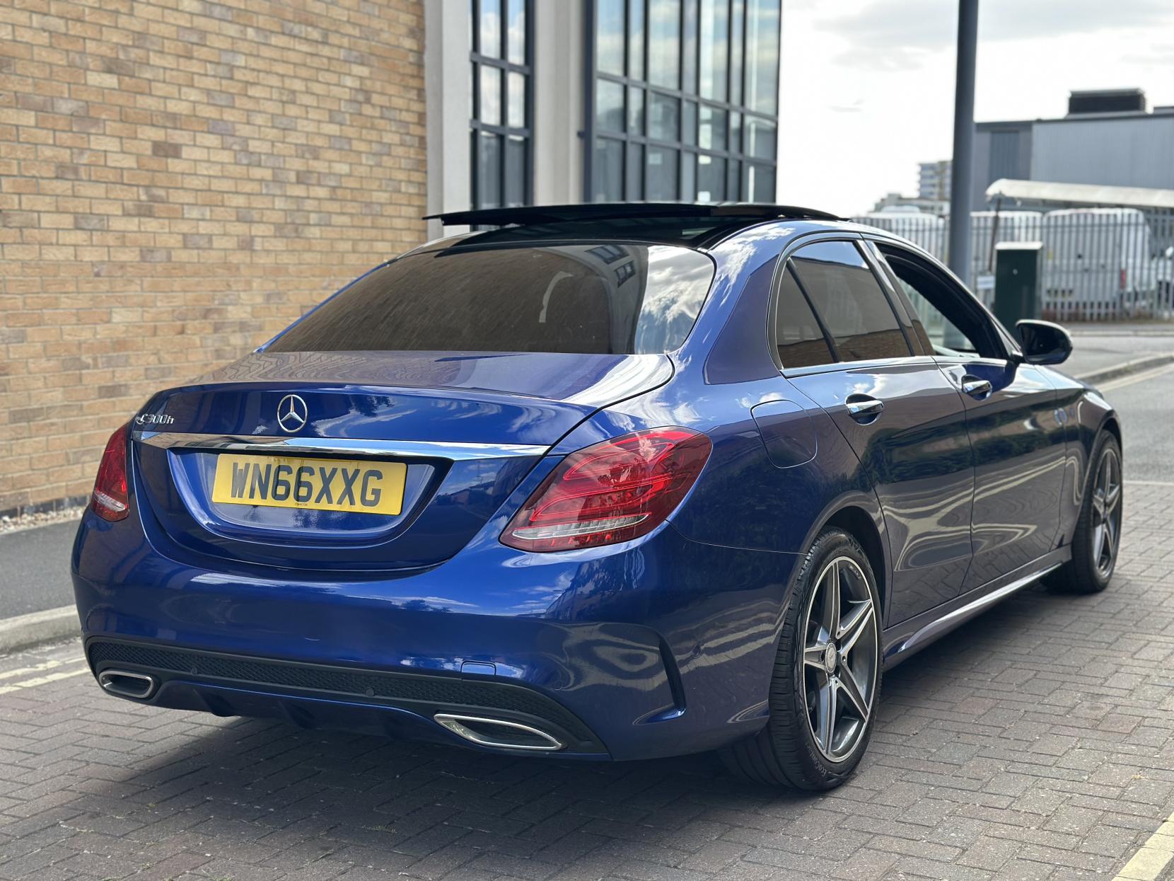 Mercedes-Benz C Class 2.1 C300dh AMG Line (Premium Plus) Saloon 4dr Diesel Hybrid G-Tronic+ Euro 6 (s/s) (231 ps)
