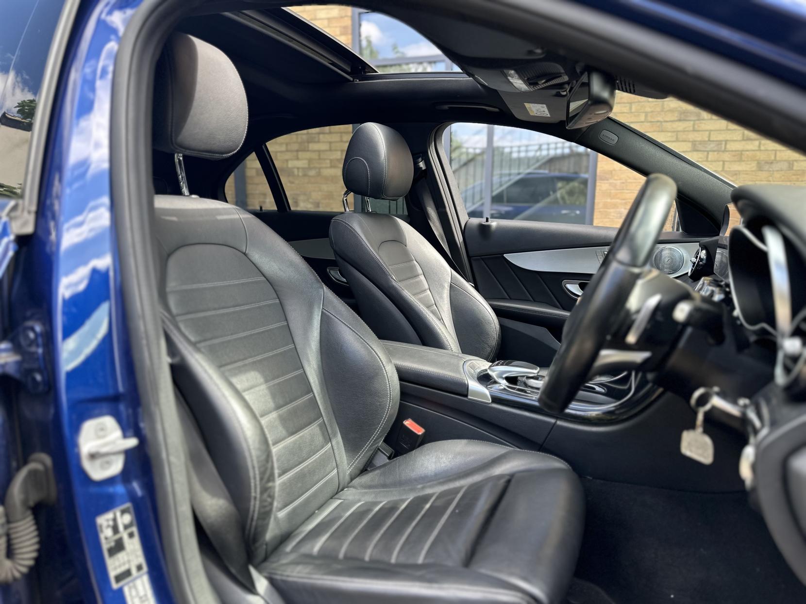 Mercedes-Benz C Class 2.1 C300dh AMG Line (Premium Plus) Saloon 4dr Diesel Hybrid G-Tronic+ Euro 6 (s/s) (231 ps)
