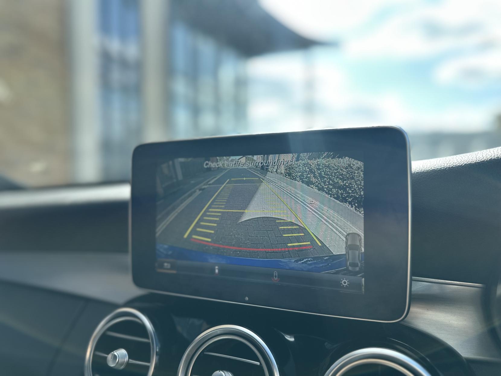 Mercedes-Benz C Class 2.1 C300dh AMG Line (Premium Plus) Saloon 4dr Diesel Hybrid G-Tronic+ Euro 6 (s/s) (231 ps)
