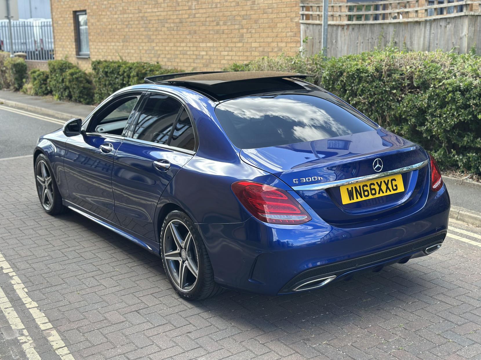 Mercedes-Benz C Class 2.1 C300dh AMG Line (Premium Plus) Saloon 4dr Diesel Hybrid G-Tronic+ Euro 6 (s/s) (231 ps)