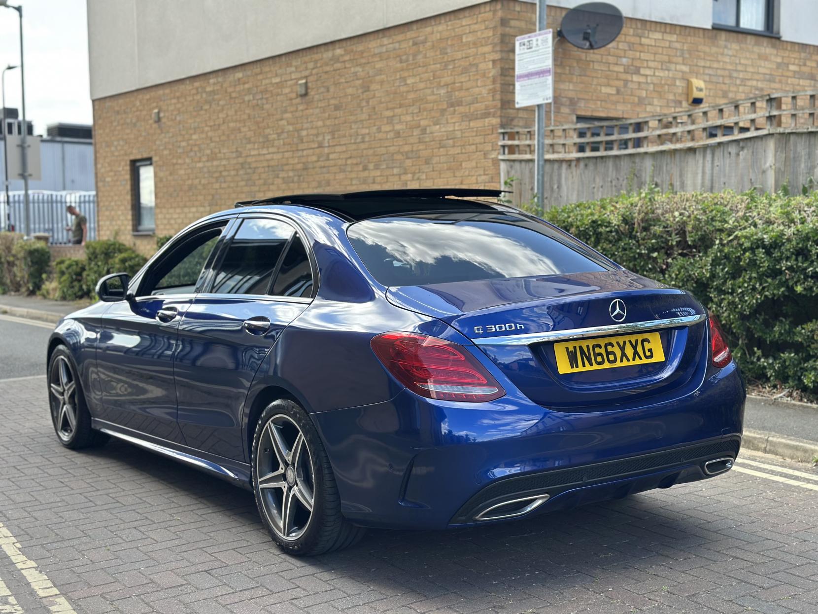 Mercedes-Benz C Class 2.1 C300dh AMG Line (Premium Plus) Saloon 4dr Diesel Hybrid G-Tronic+ Euro 6 (s/s) (231 ps)