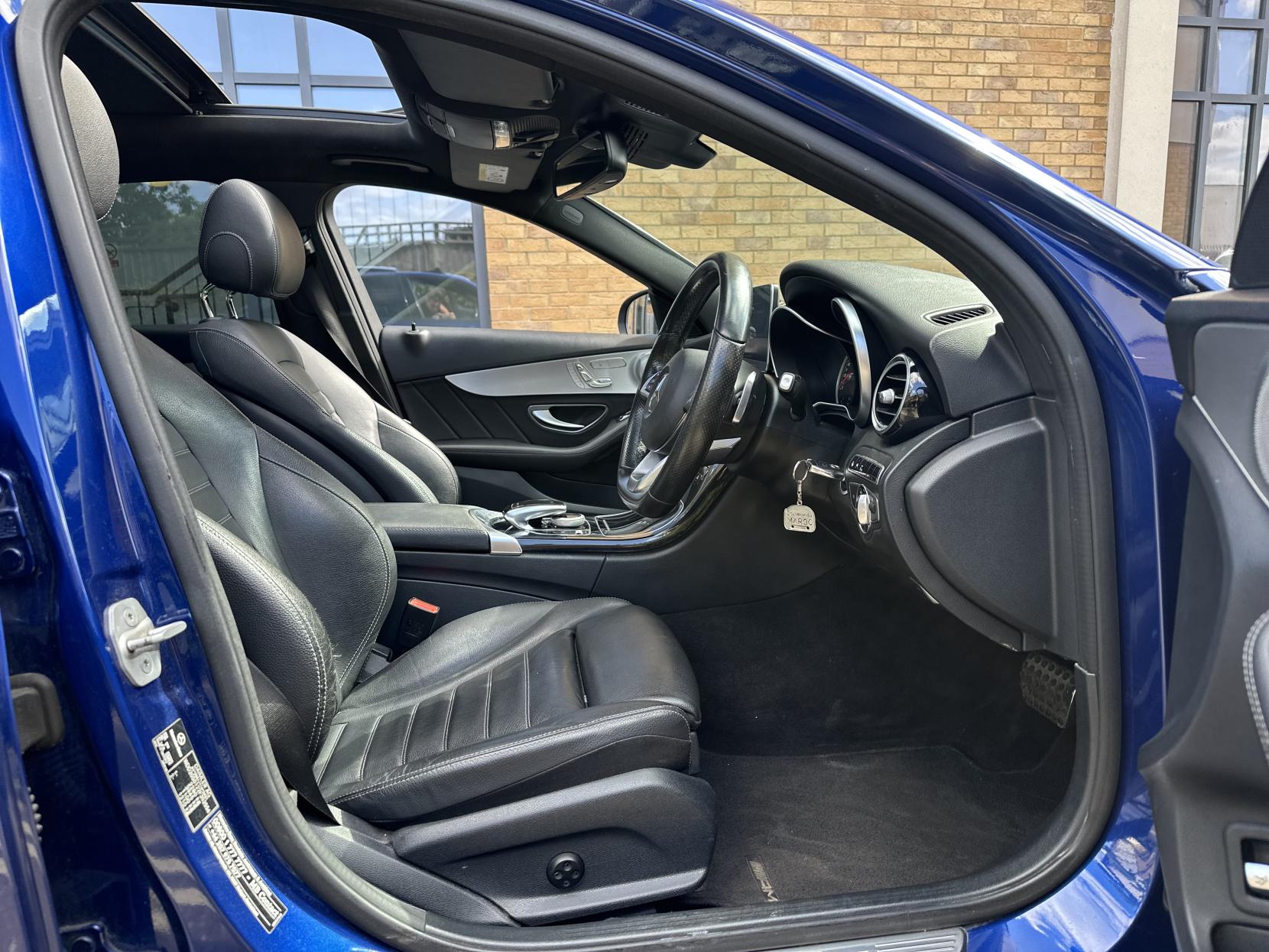 Mercedes-Benz C Class 2.1 C300dh AMG Line (Premium Plus) Saloon 4dr Diesel Hybrid G-Tronic+ Euro 6 (s/s) (231 ps)