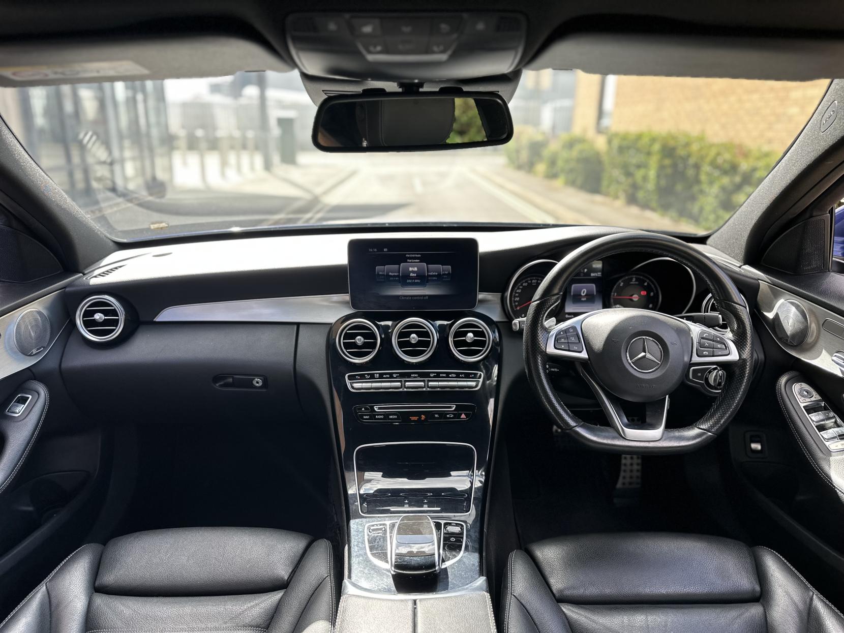 Mercedes-Benz C Class 2.1 C300dh AMG Line (Premium Plus) Saloon 4dr Diesel Hybrid G-Tronic+ Euro 6 (s/s) (231 ps)