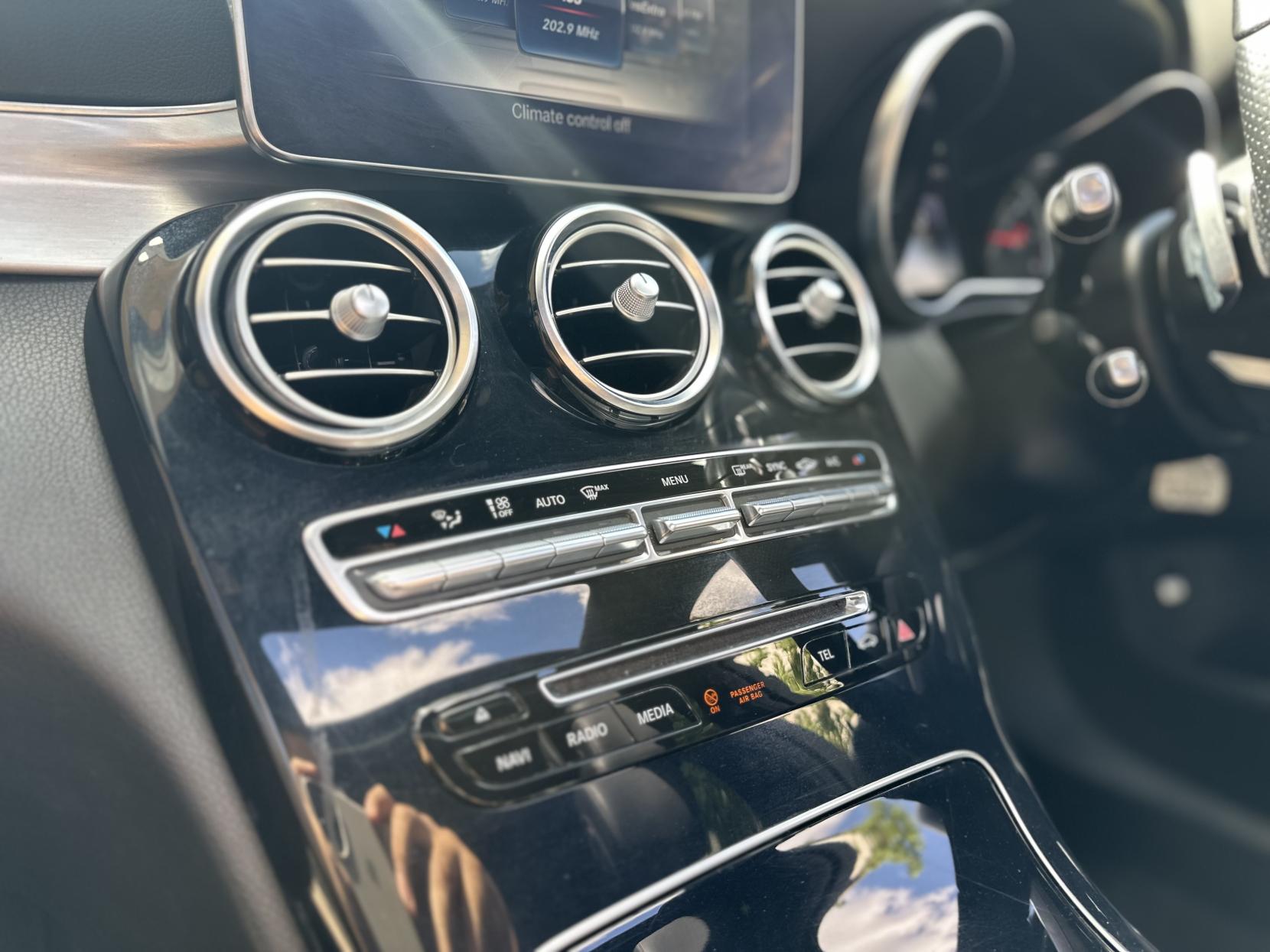 Mercedes-Benz C Class 2.1 C300dh AMG Line (Premium Plus) Saloon 4dr Diesel Hybrid G-Tronic+ Euro 6 (s/s) (231 ps)