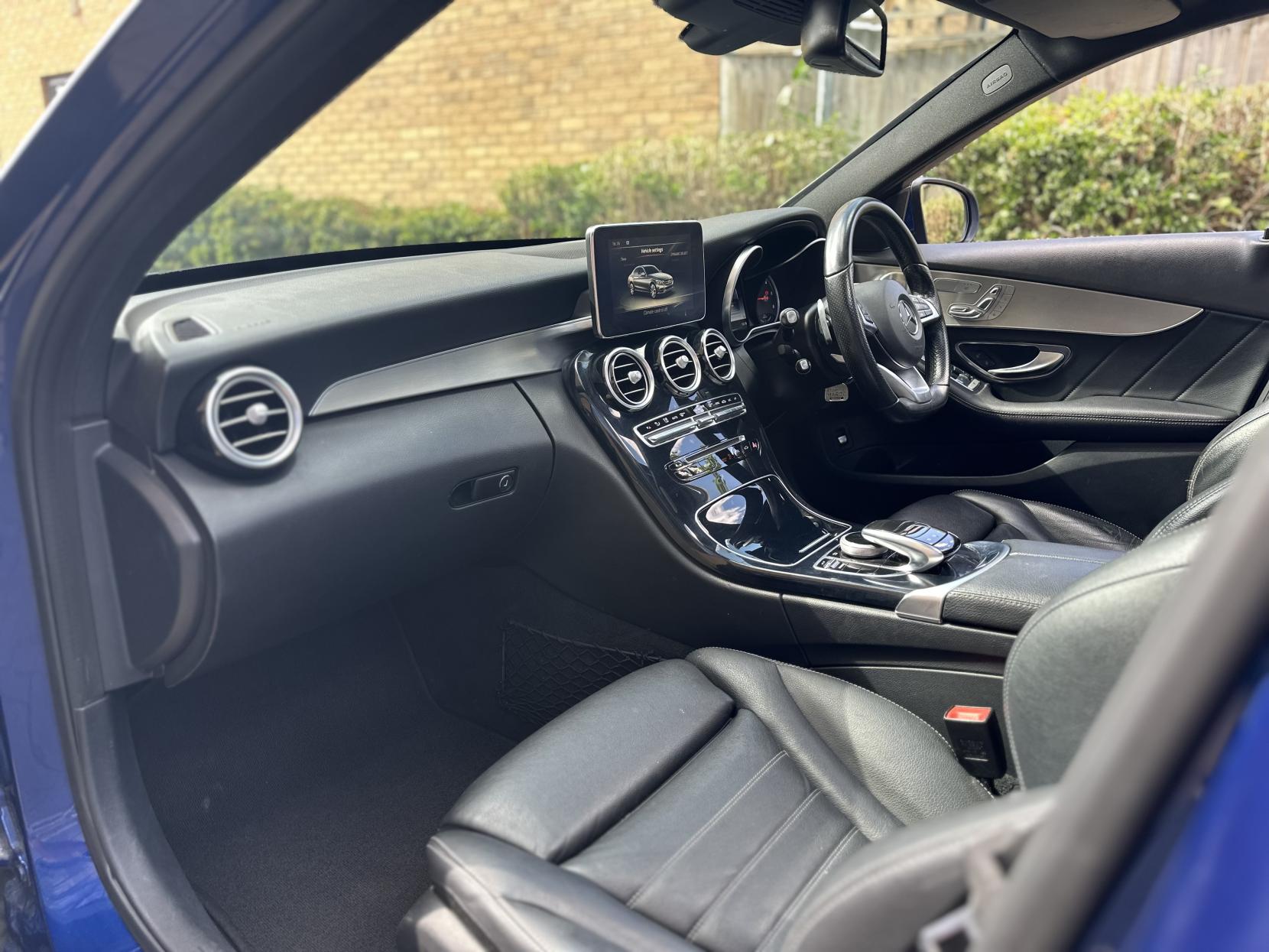 Mercedes-Benz C Class 2.1 C300dh AMG Line (Premium Plus) Saloon 4dr Diesel Hybrid G-Tronic+ Euro 6 (s/s) (231 ps)