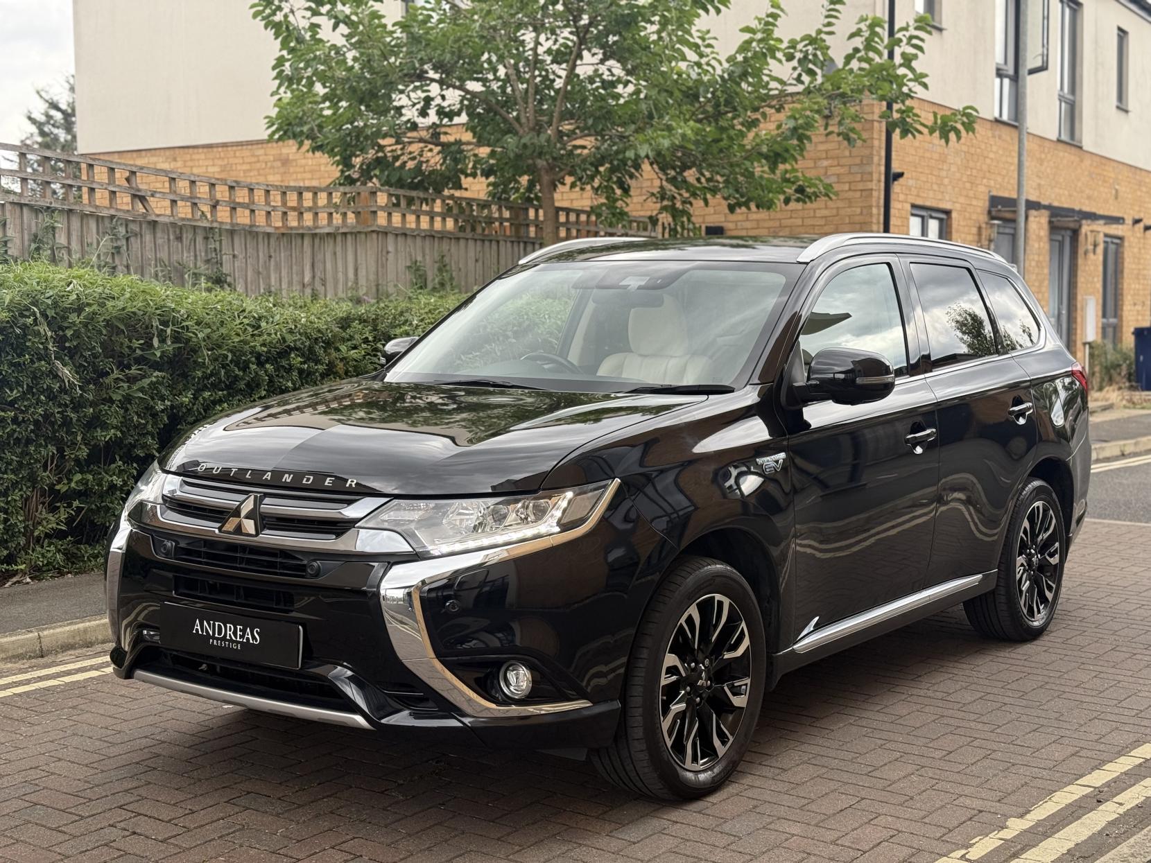 Mitsubishi Outlander 2.0h 12kWh 5hs SUV 5dr Petrol Plug-in Hybrid CVT 4WD Euro 6 (s/s) (200 ps)