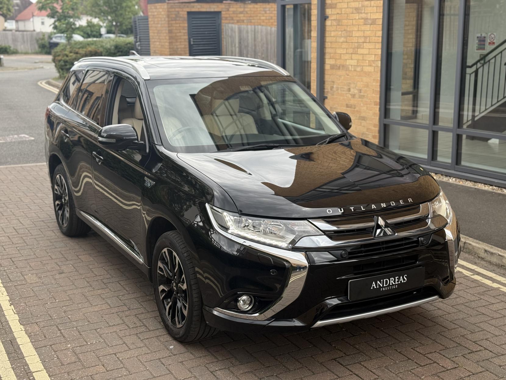 Mitsubishi Outlander 2.0h 12kWh 5hs SUV 5dr Petrol Plug-in Hybrid CVT 4WD Euro 6 (s/s) (200 ps)