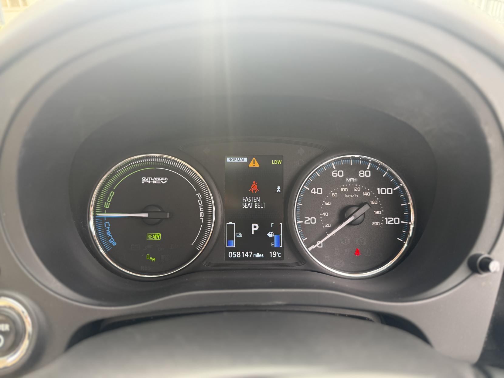 Mitsubishi Outlander 2.0h 12kWh 5hs SUV 5dr Petrol Plug-in Hybrid CVT 4WD Euro 6 (s/s) (200 ps)