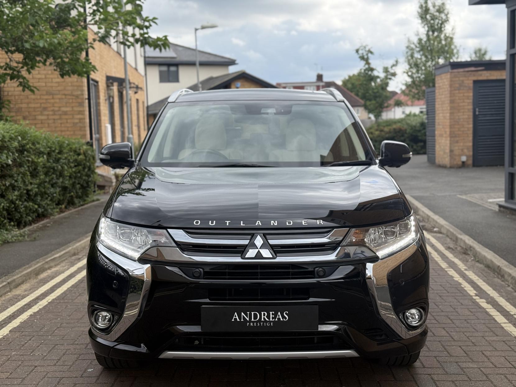 Mitsubishi Outlander 2.0h 12kWh 5hs SUV 5dr Petrol Plug-in Hybrid CVT 4WD Euro 6 (s/s) (200 ps)
