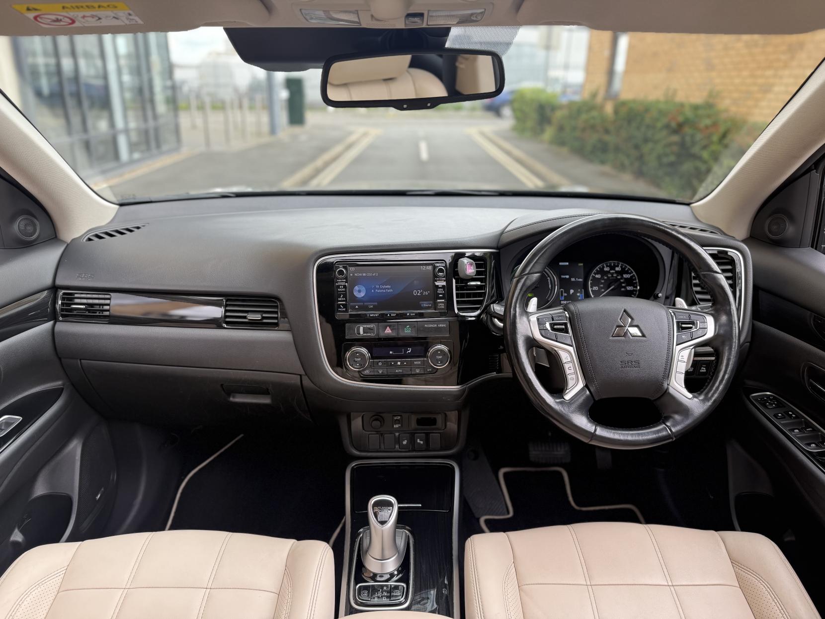 Mitsubishi Outlander 2.0h 12kWh 5hs SUV 5dr Petrol Plug-in Hybrid CVT 4WD Euro 6 (s/s) (200 ps)