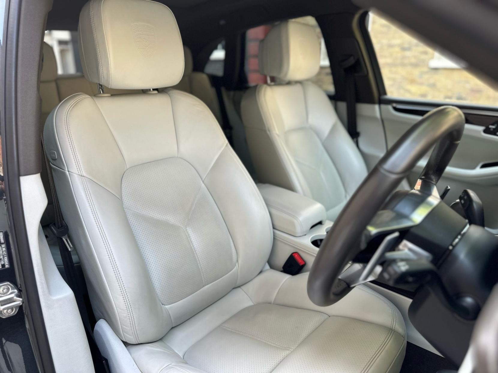Porsche Macan 3.0T V6 S SUV 5dr Petrol PDK 4WD Euro 6 (s/s) (354 ps)