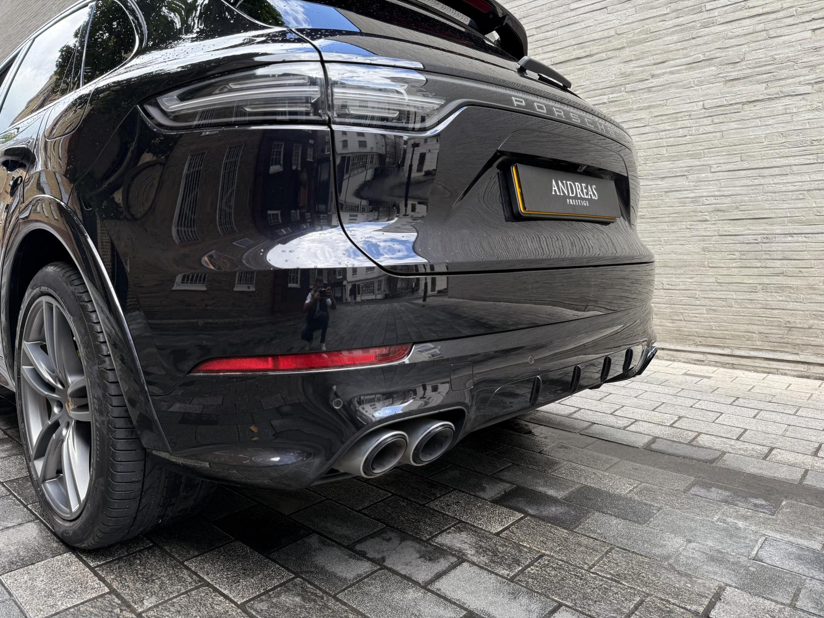 Porsche Cayenne 3.0 V6 E-Hybrid 14.1kWh SUV 5dr Petrol Plug-in Hybrid TiptronicS 4WD Euro 6 (s/s) (3.6kW Charger) (462 ps)